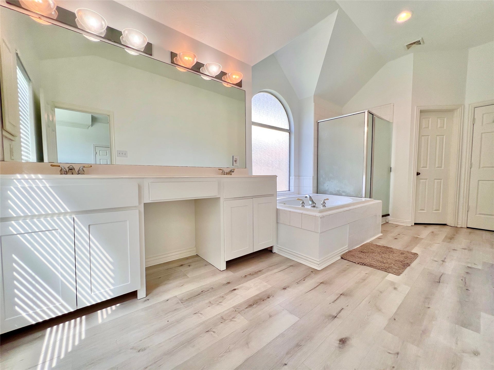 15915 Misty Heath Lane, Houston, TX 77084 Primary bath has ,a Long vanity counter with double Sink, and make up desk