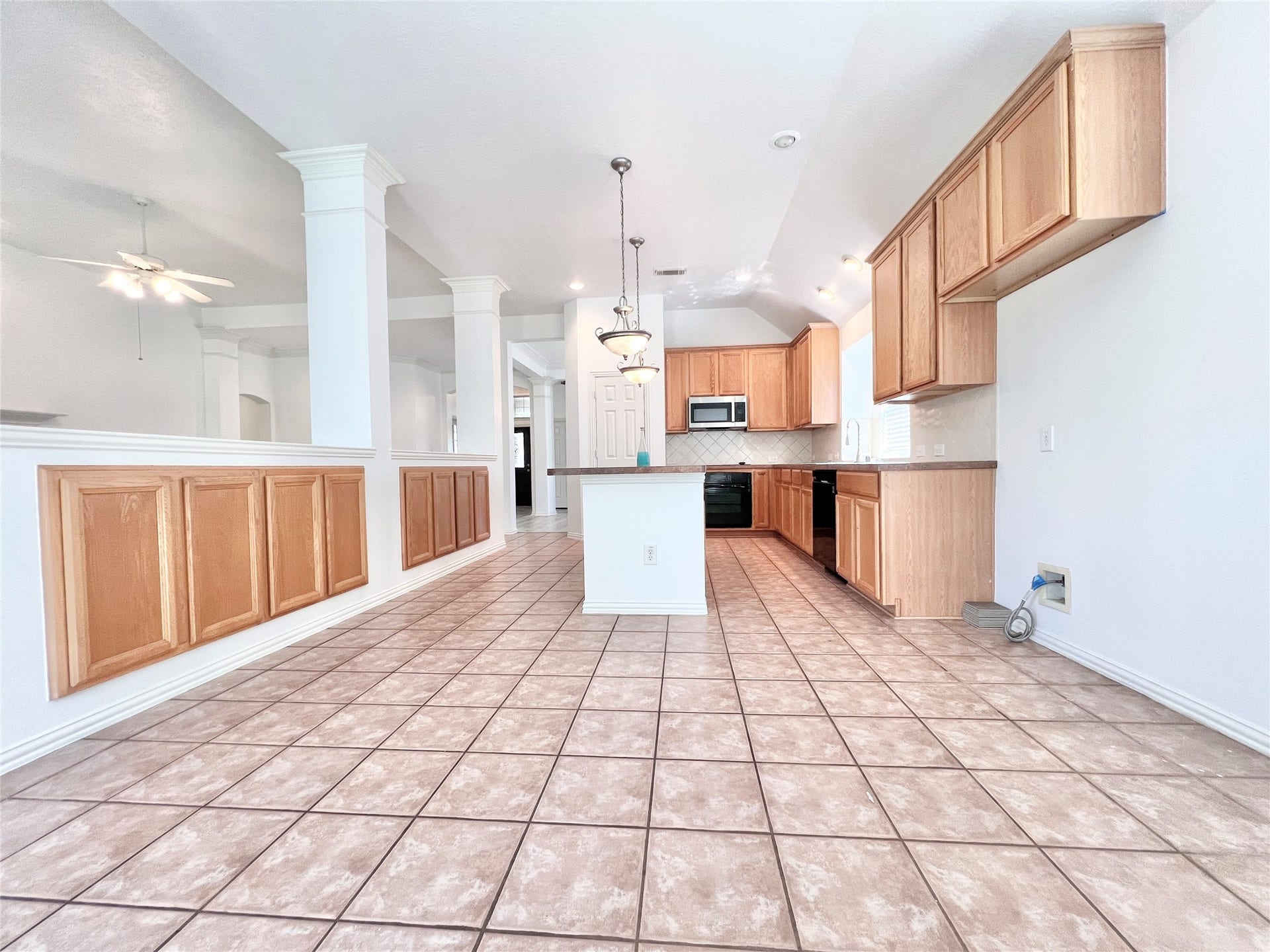 15915 Misty Heath Lane, Houston, TX 77084 Kitchen also has a Serving bar open to the Family room and plenty of cabinets to keep your serving dishes.