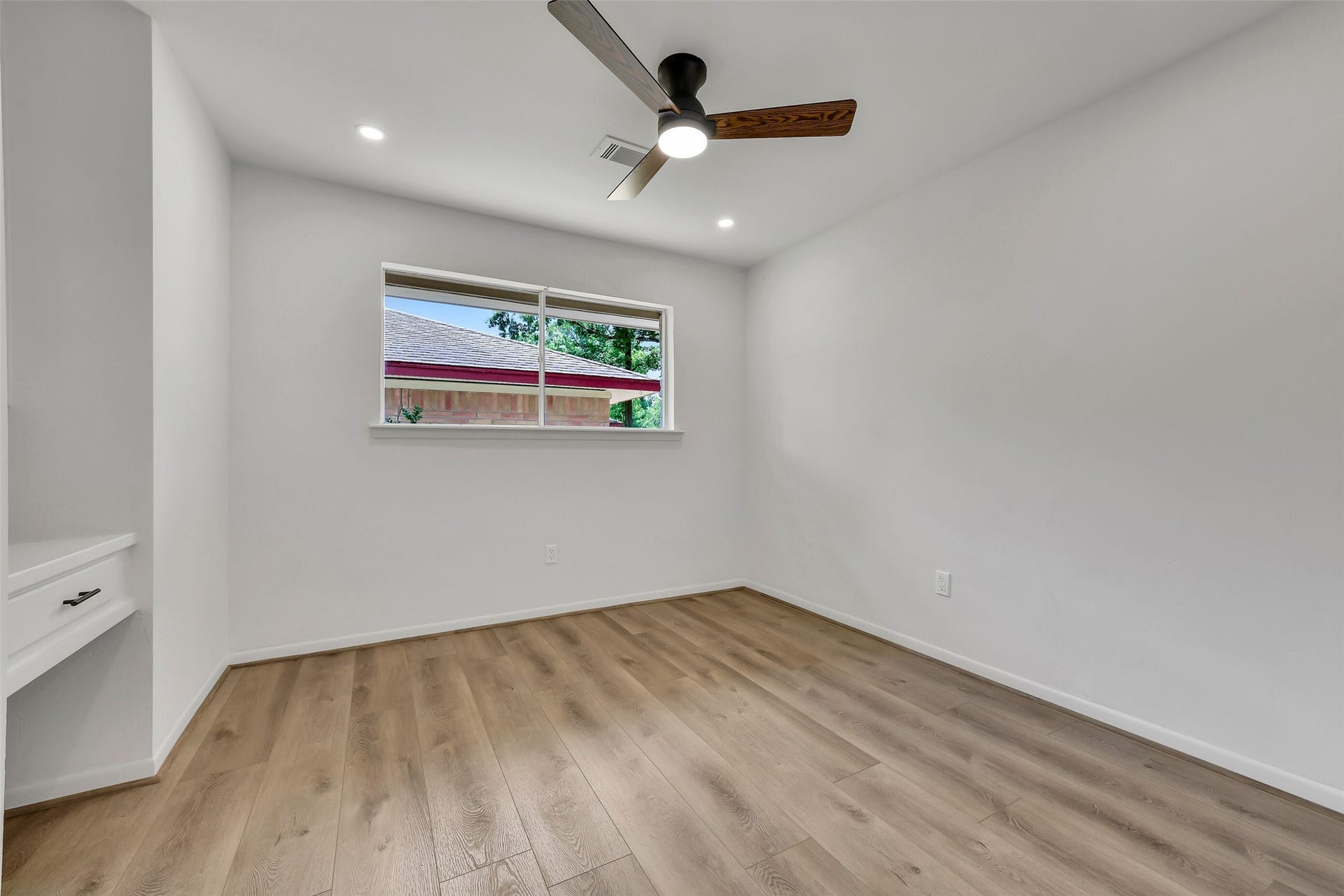 1617 Wavecrest Lane, Houston, TX 77062 Bedroom 4