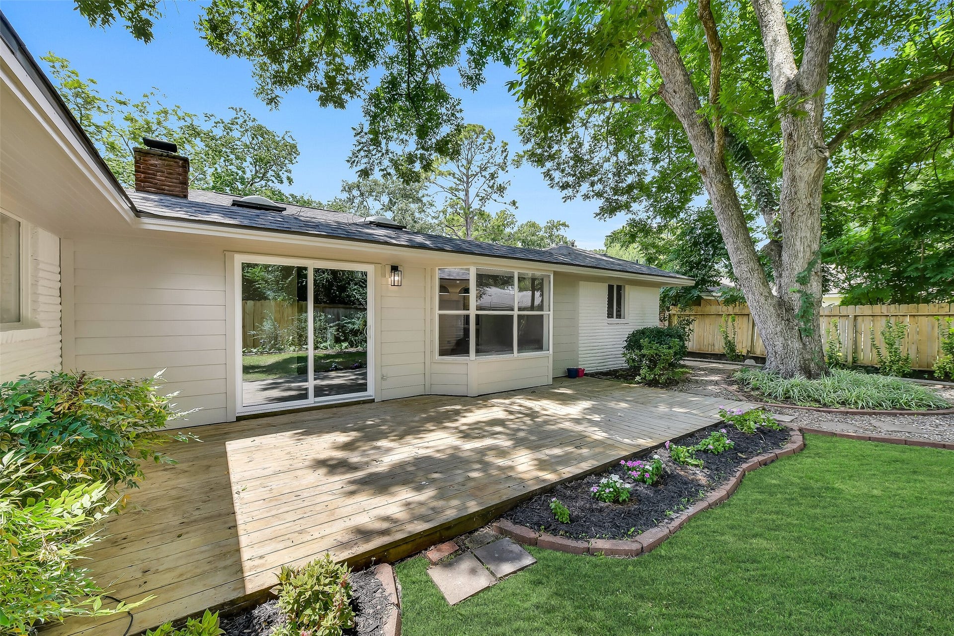 1617 Wavecrest Lane, Houston, TX 77062 wood deck
