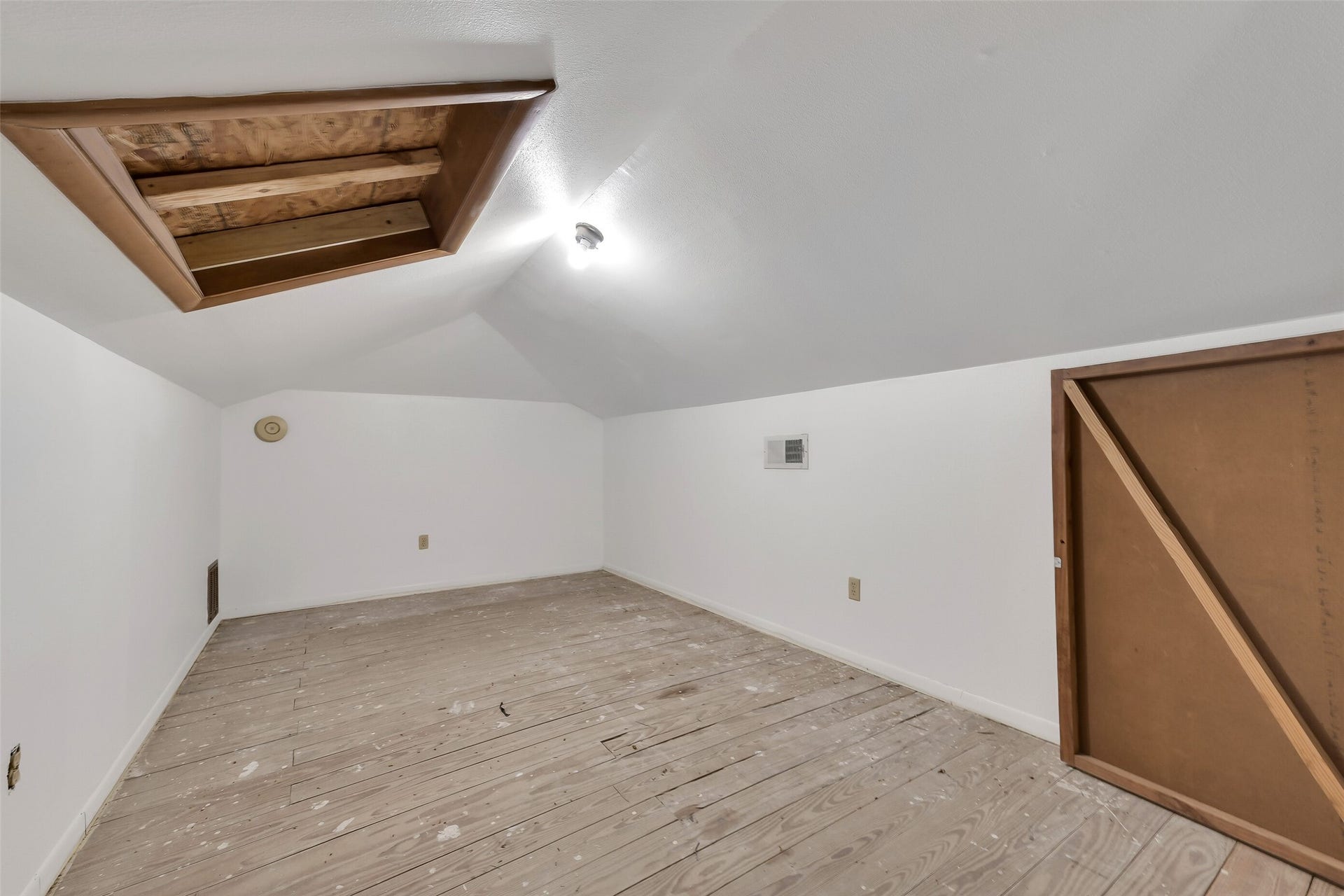 1617 Wavecrest Lane, Houston, TX 77062 Bonus room over garage