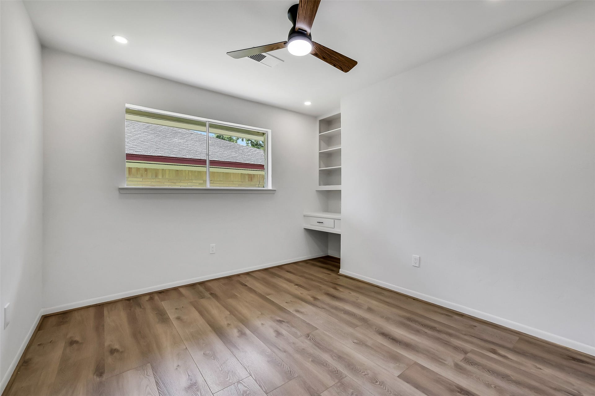 1617 Wavecrest Lane, Houston, TX 77062 Bedroom 3