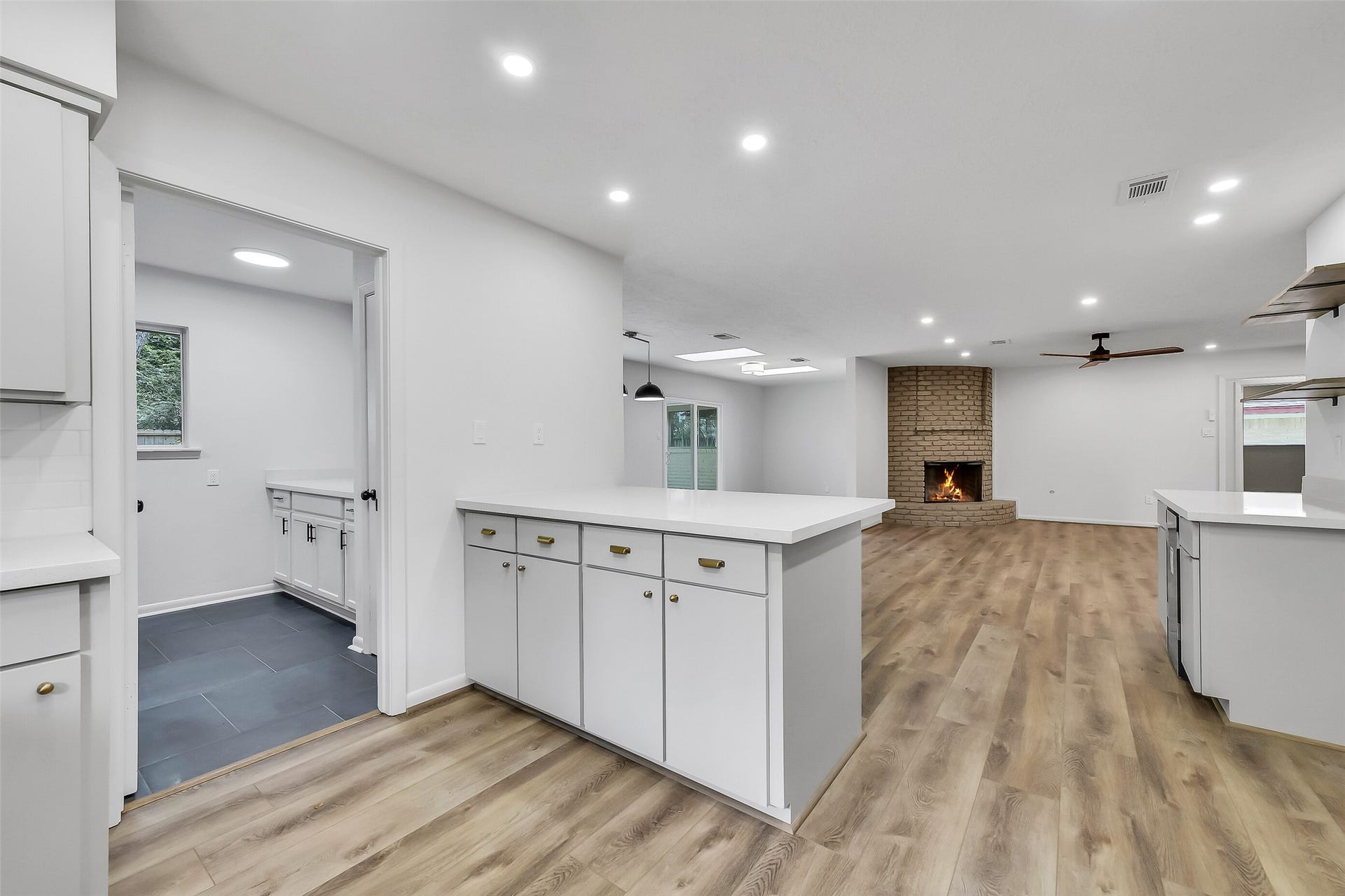 1617 Wavecrest Lane, Houston, TX 77062 1617 Wavecrest Lane, Houston, TX 77062