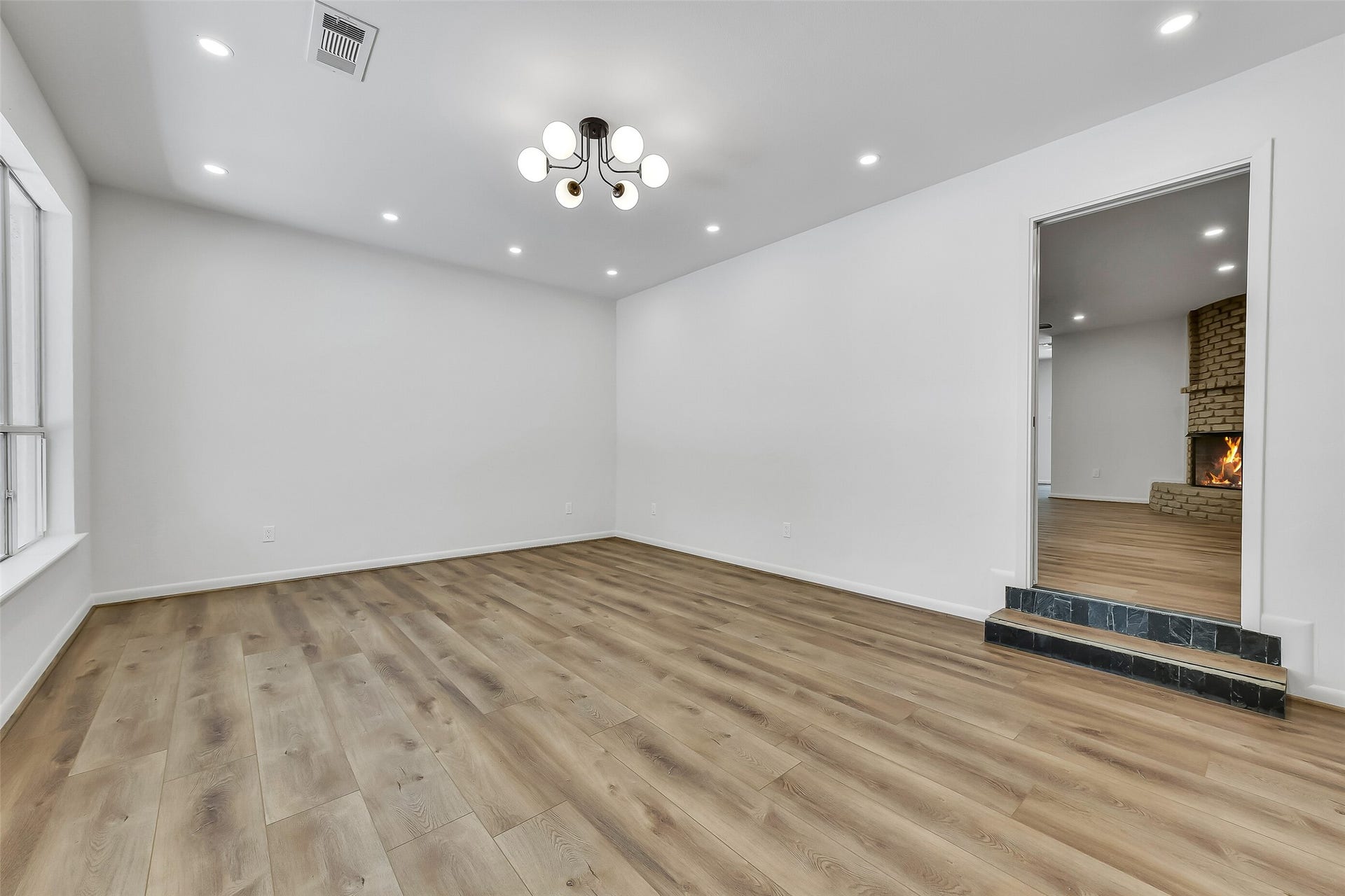 1617 Wavecrest Lane, Houston, TX 77062 Sunken den