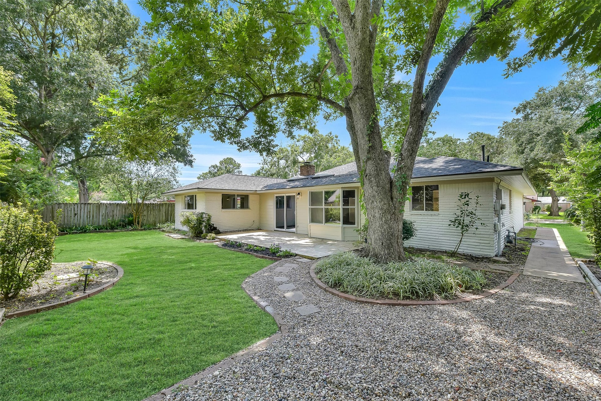 1617 Wavecrest Lane, Houston, TX 77062 spacious back yard