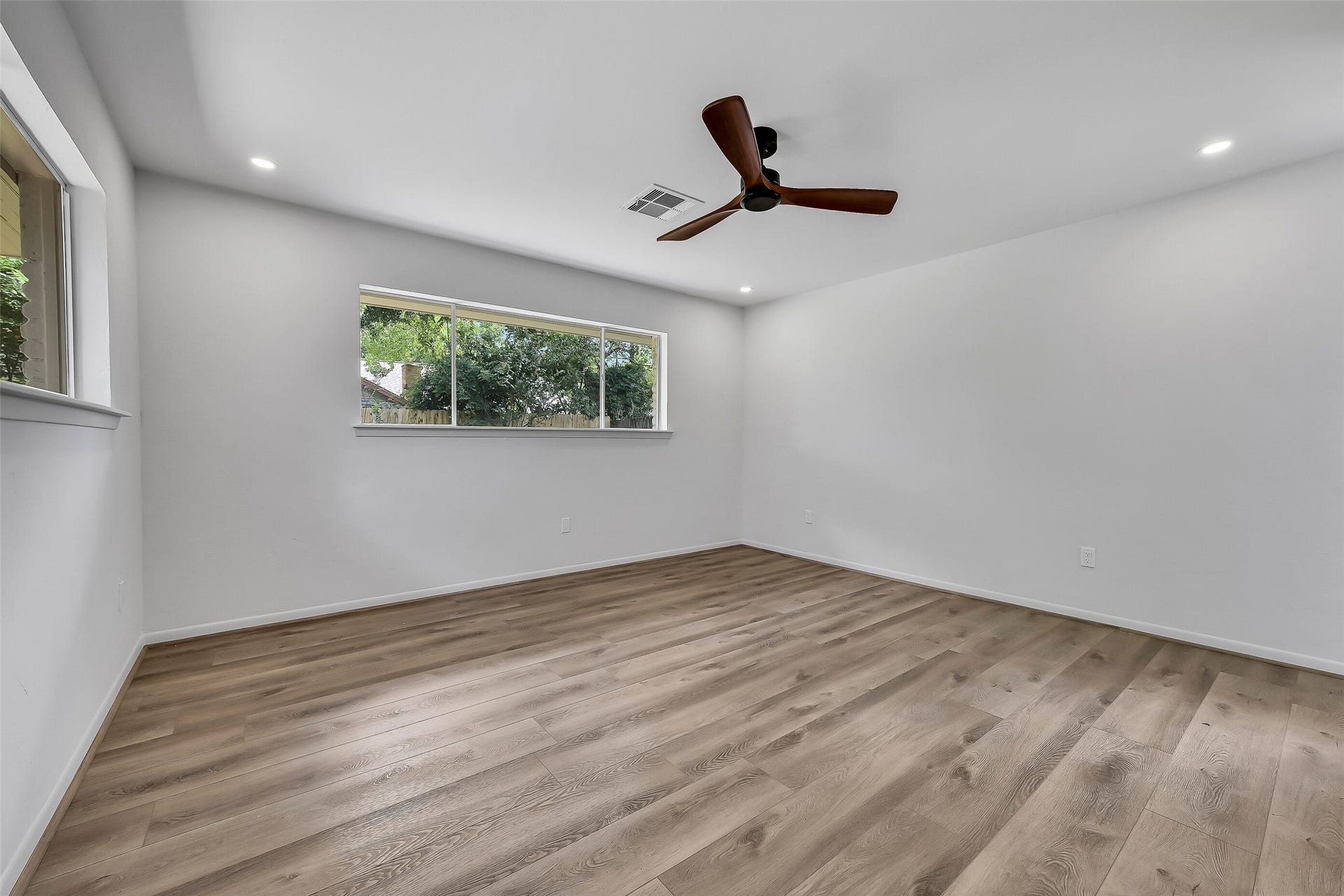 1617 Wavecrest Lane, Houston, TX 77062 Primary Bedroom