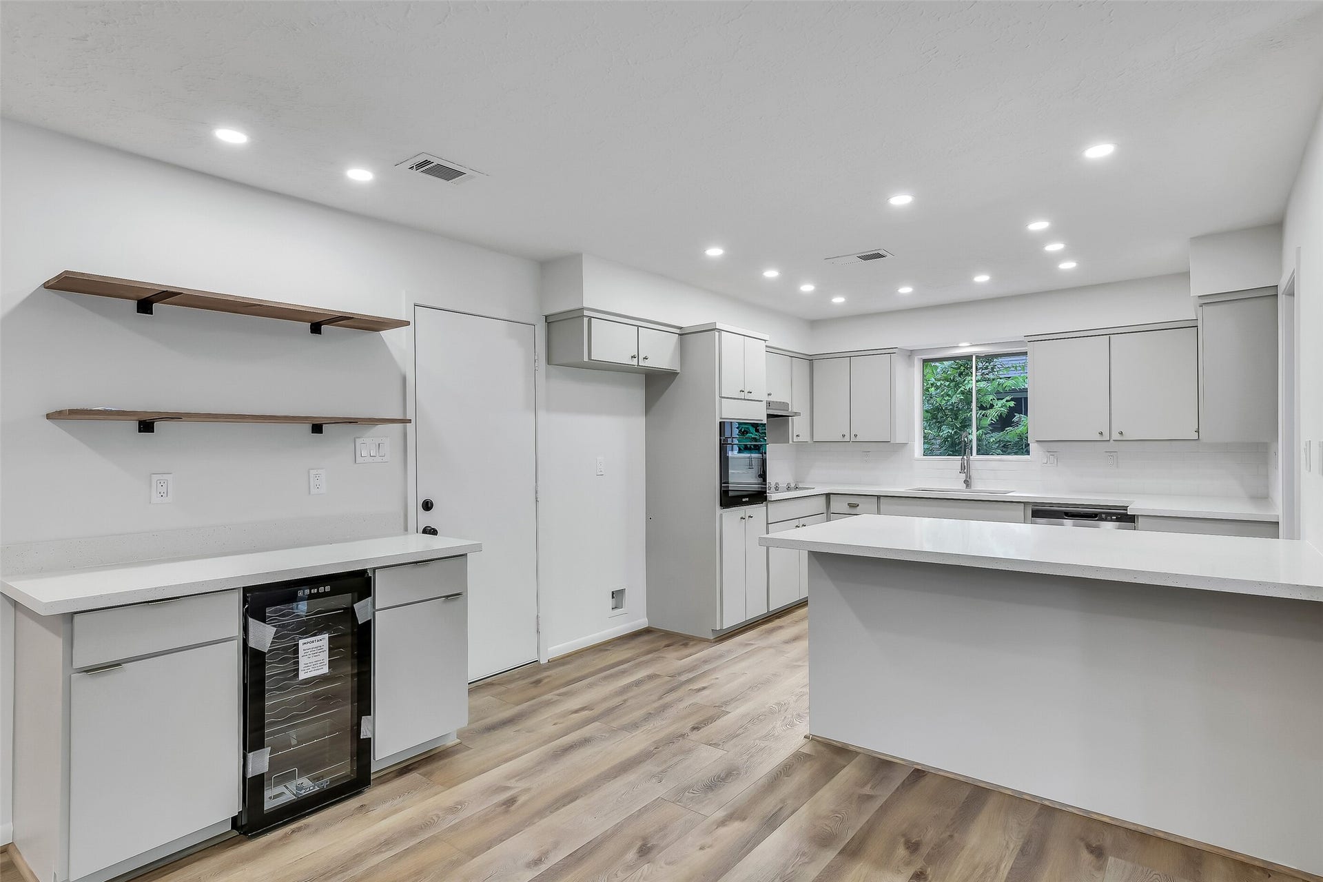 1617 Wavecrest Lane, Houston, TX 77062 1617 Wavecrest Lane, Houston, TX 77062
