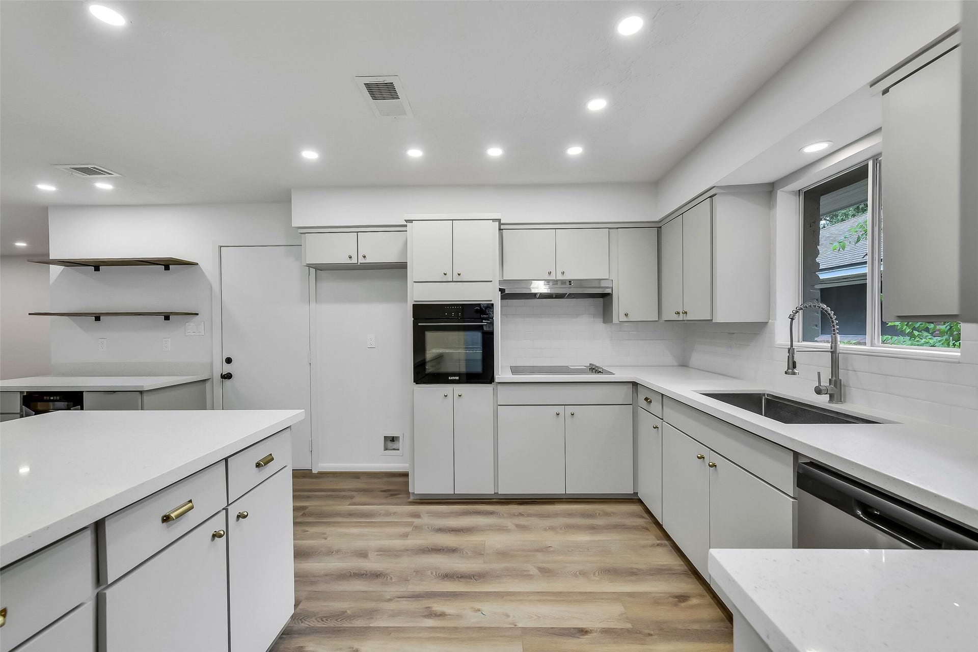 1617 Wavecrest Lane, Houston, TX 77062 kitchen
