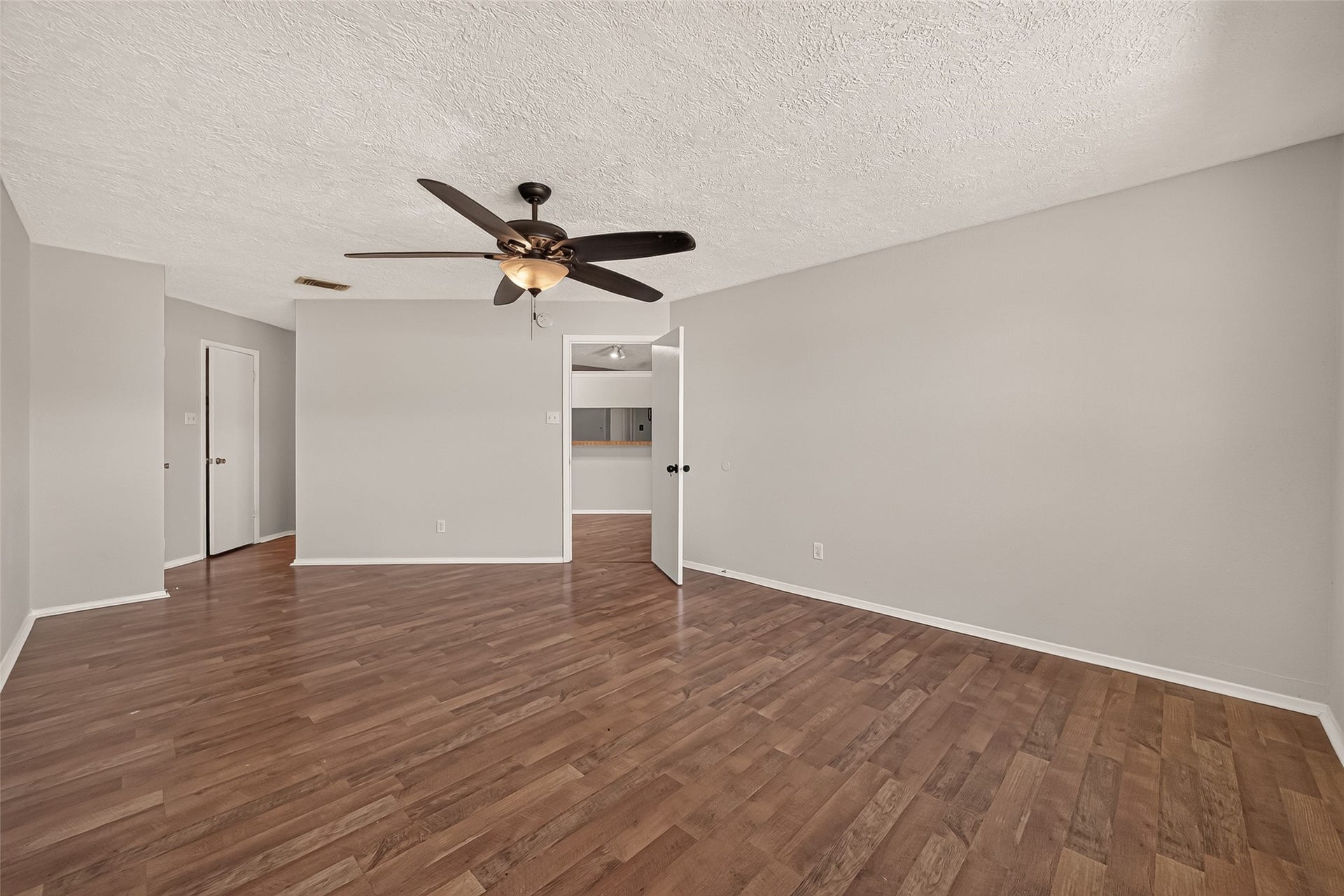 10135 Shell Rock Road, La Porte, TX 77571