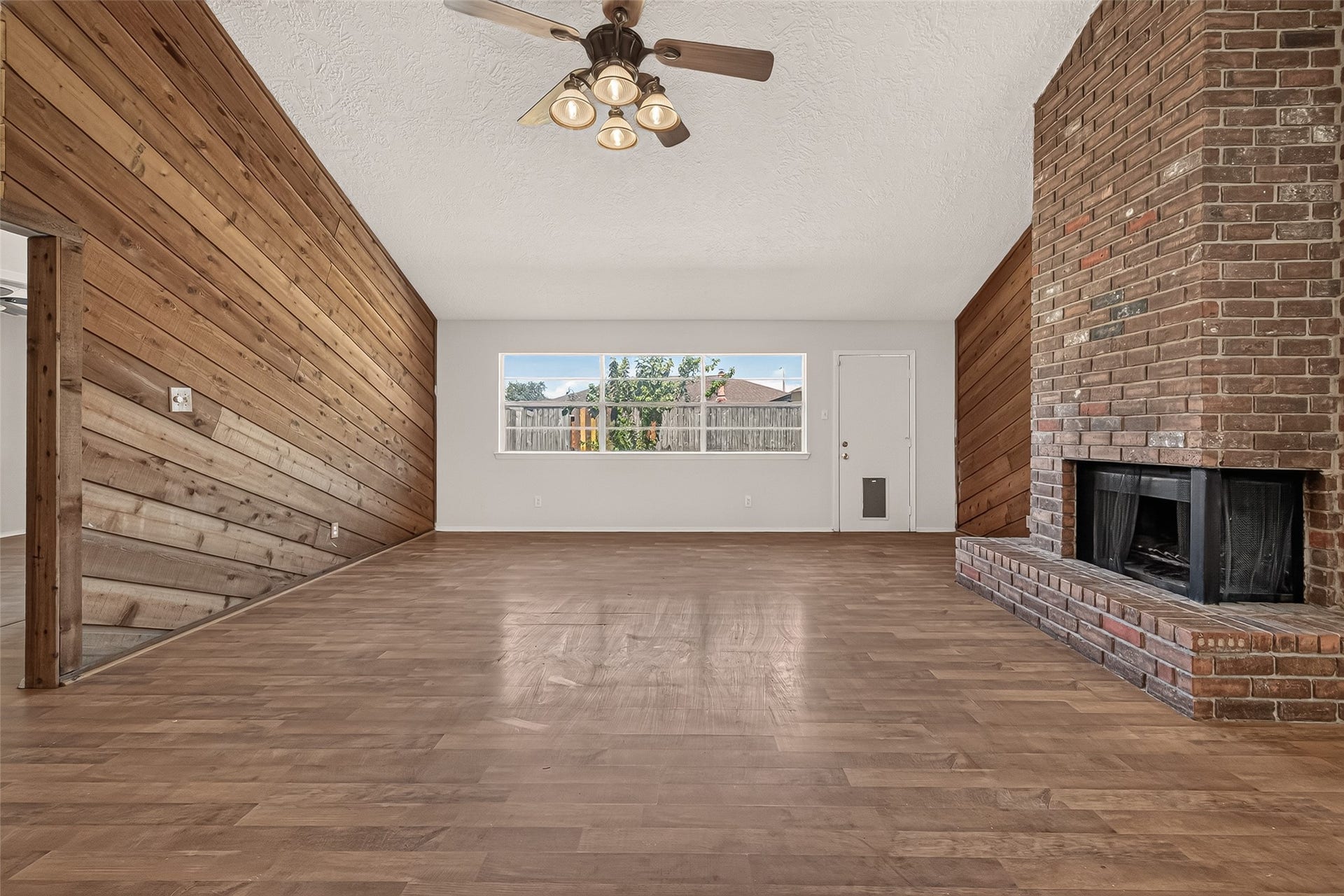 10135 Shell Rock Road, La Porte, TX 77571
