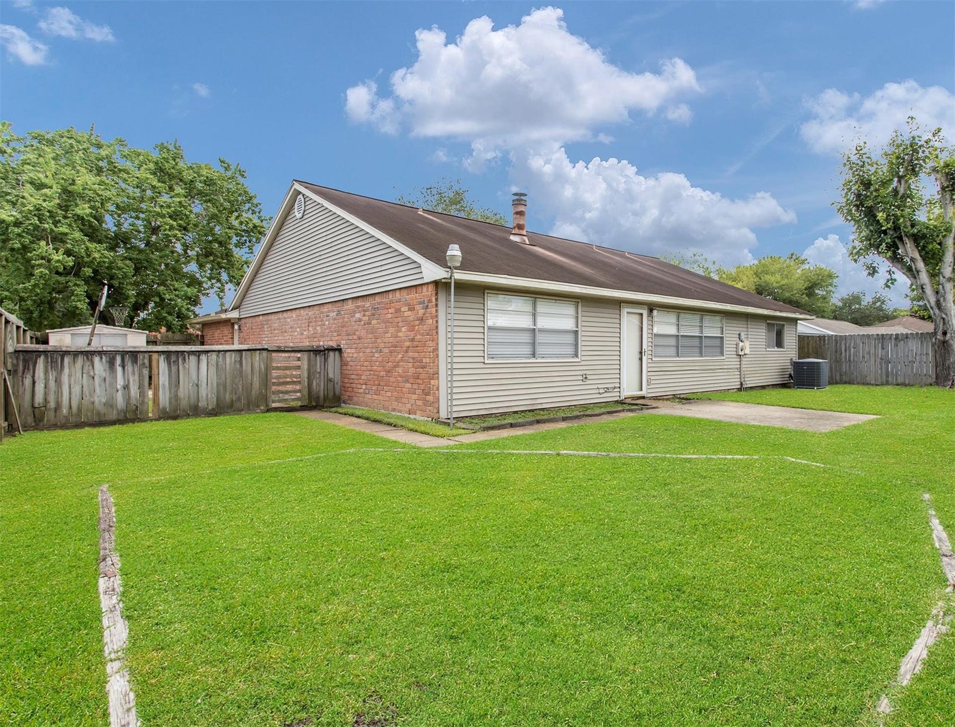 10135 Shell Rock Road, La Porte, TX 77571