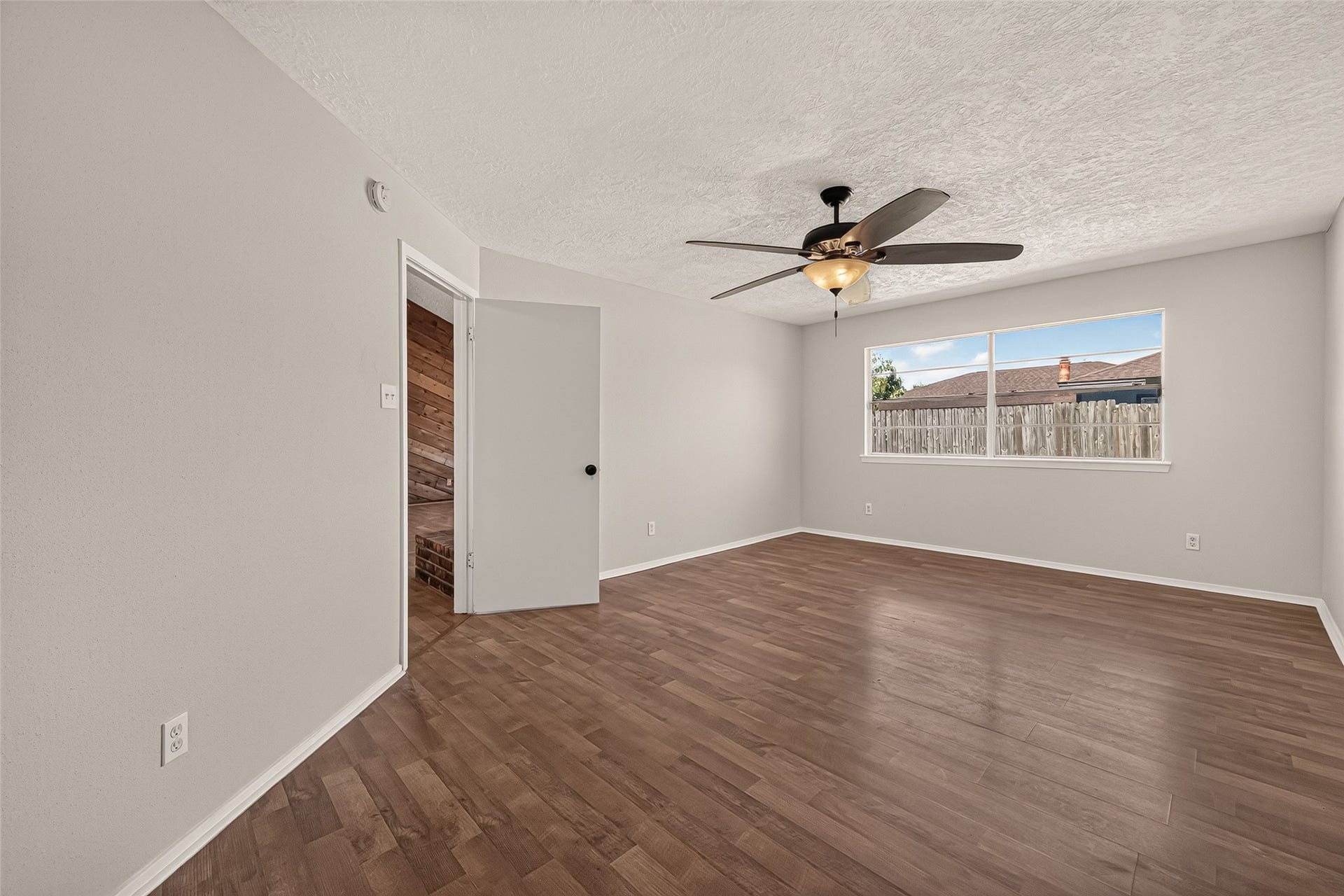 10135 Shell Rock Road, La Porte, TX 77571