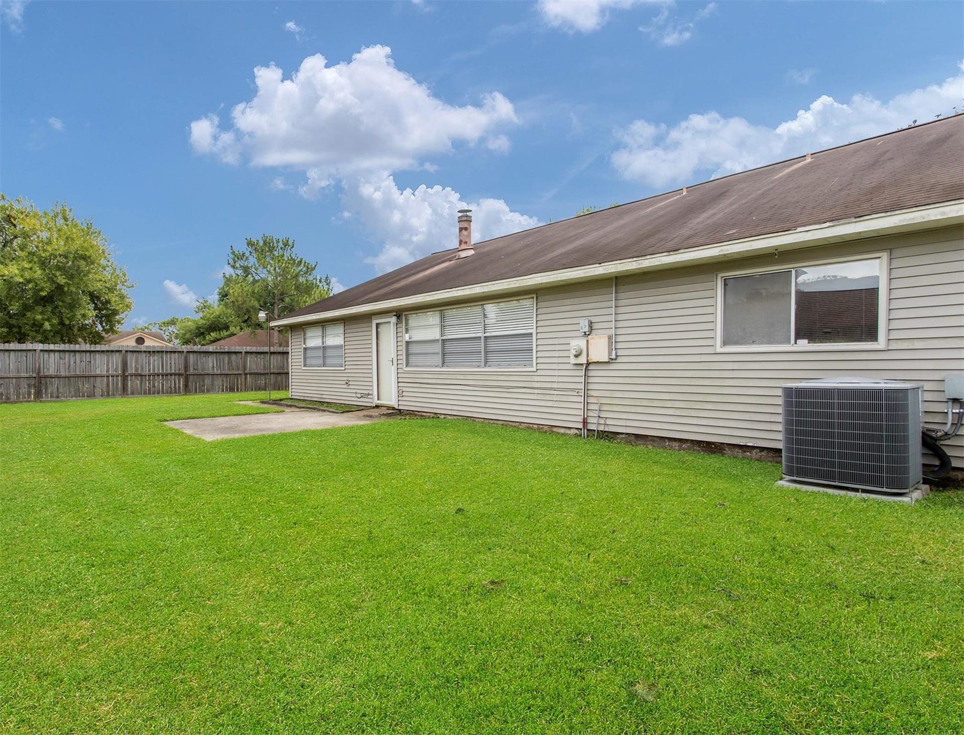 10135 Shell Rock Road, La Porte, TX 77571