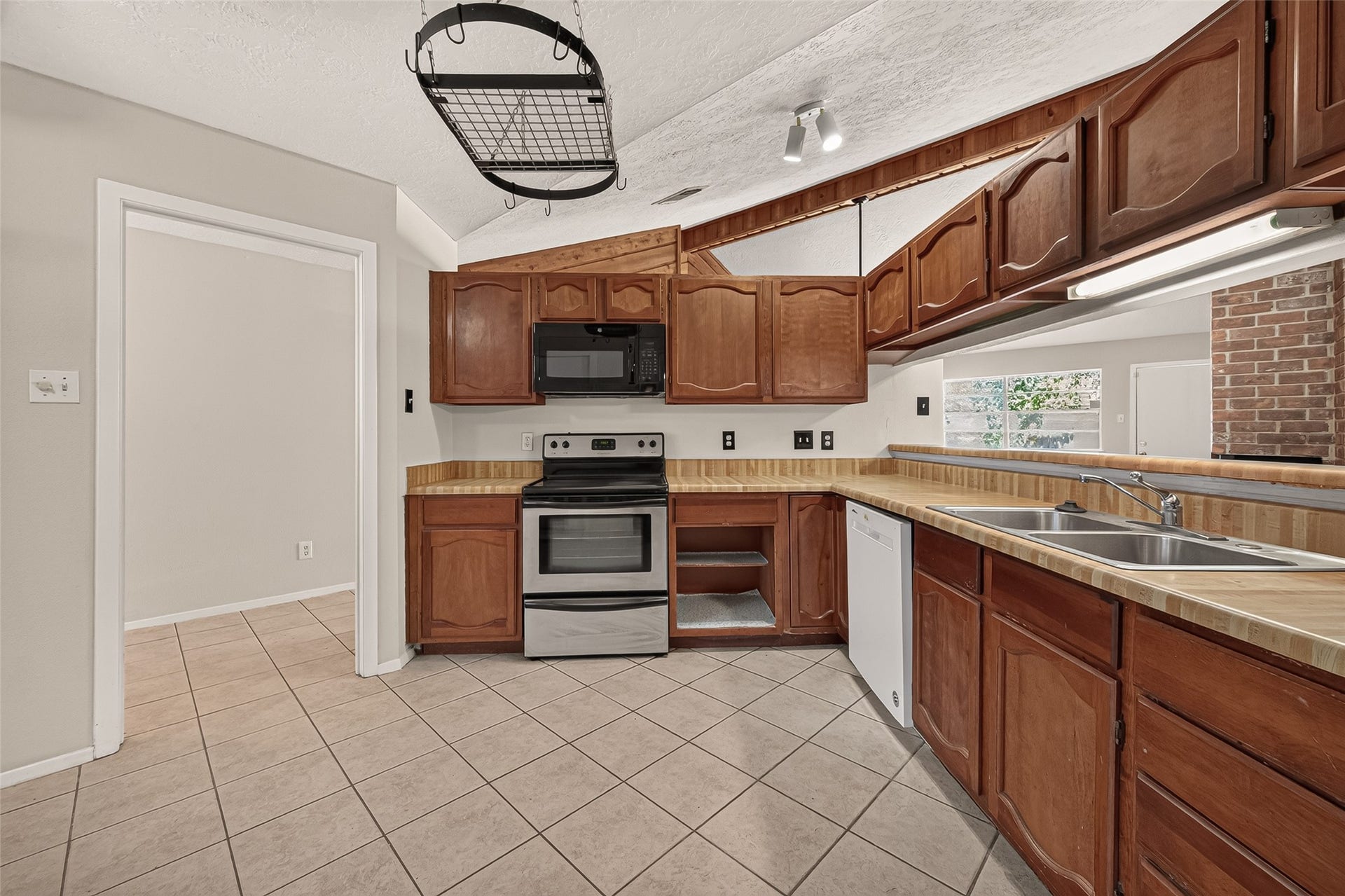 10135 Shell Rock Road, La Porte, TX 77571