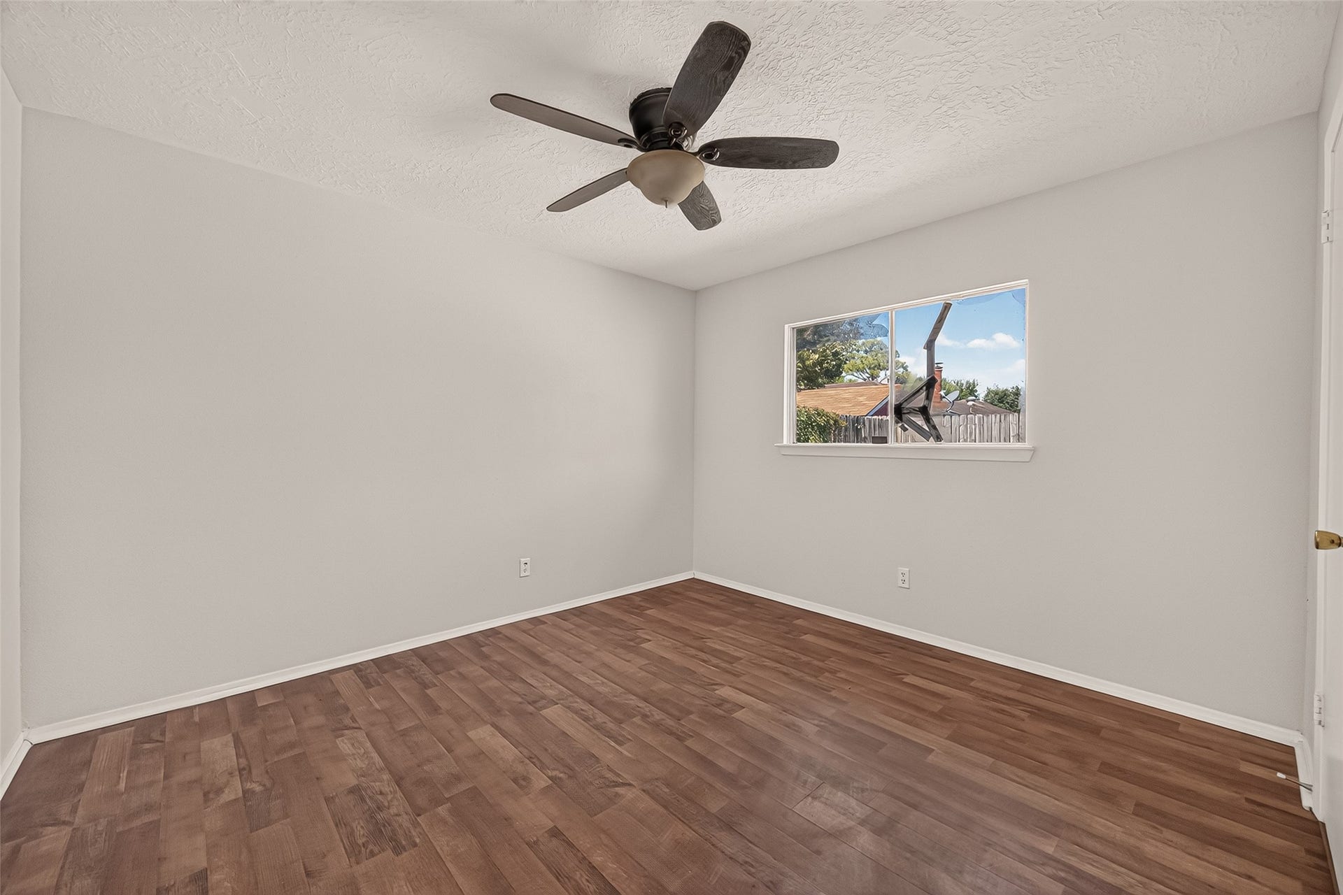 10135 Shell Rock Road, La Porte, TX 77571