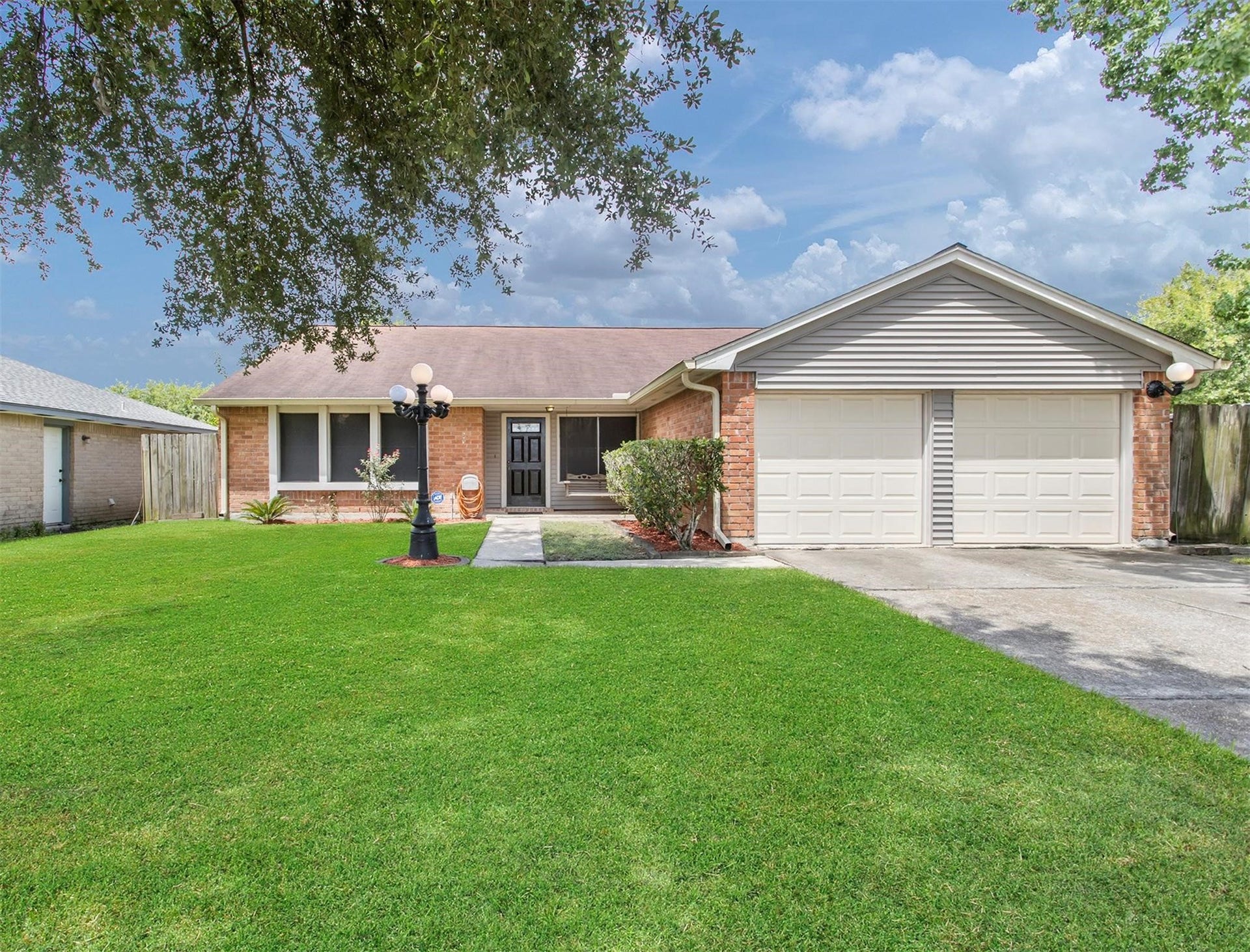 10135 Shell Rock Road, La Porte, TX 77571