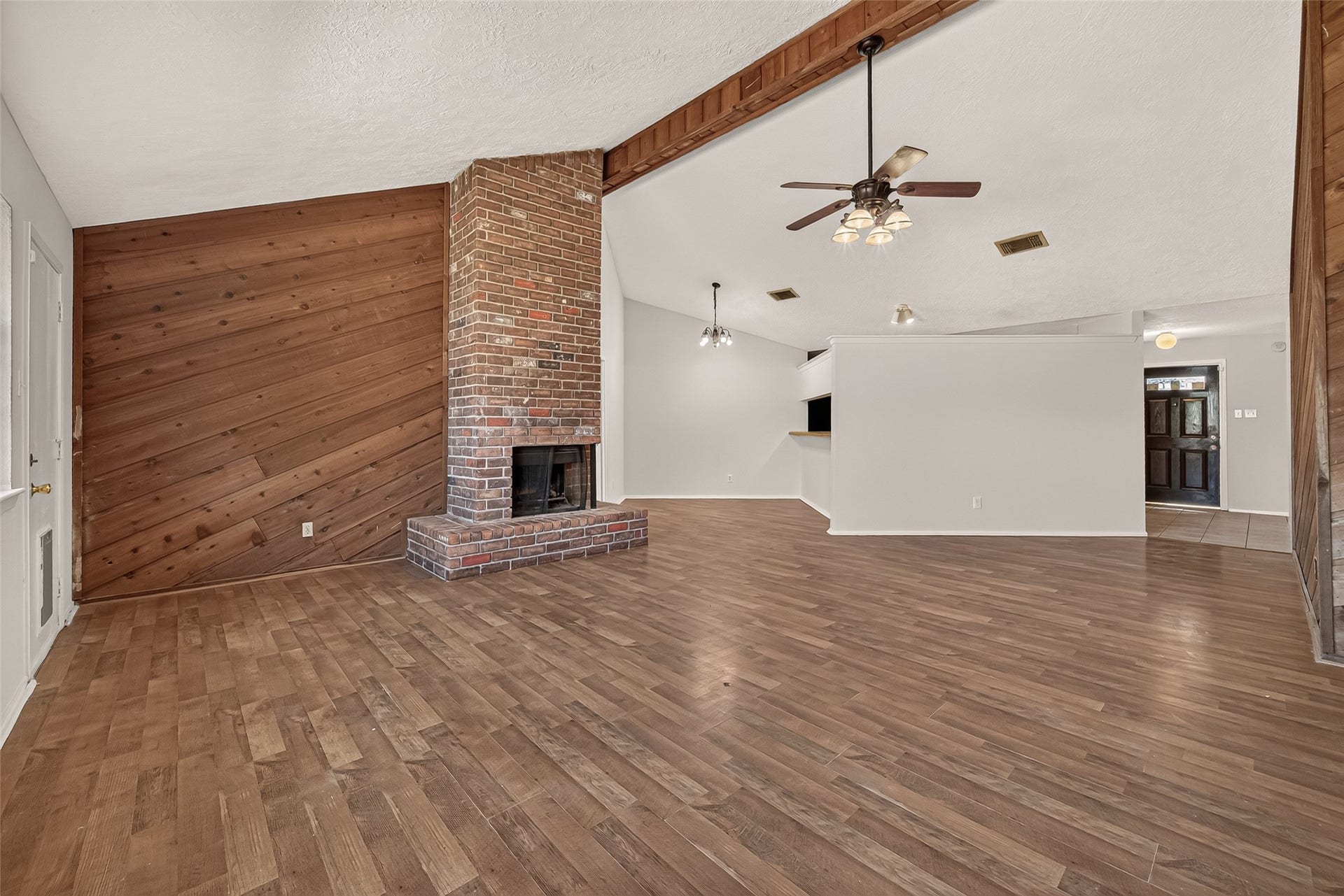 10135 Shell Rock Road, La Porte, TX 77571