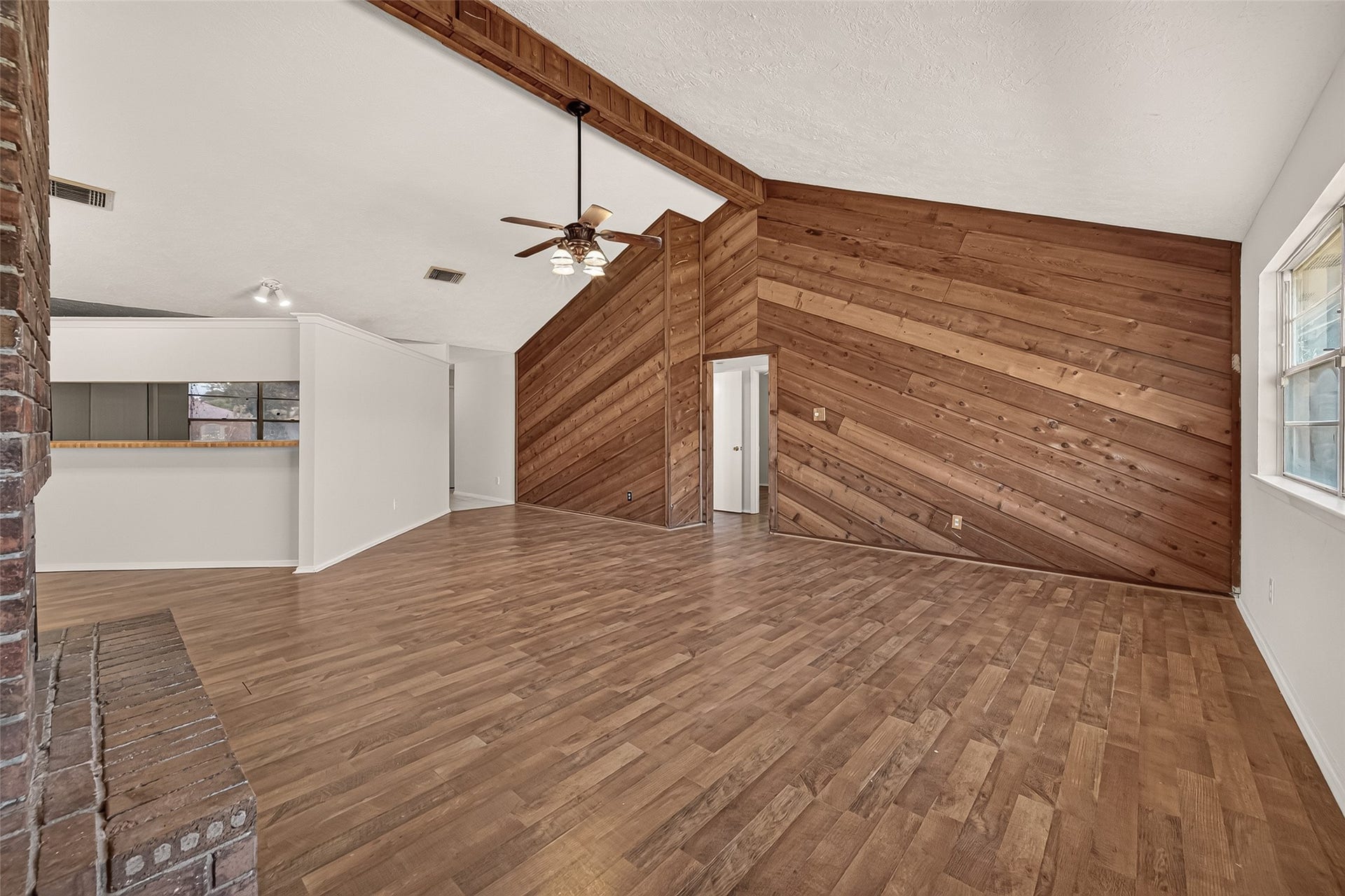 10135 Shell Rock Road, La Porte, TX 77571