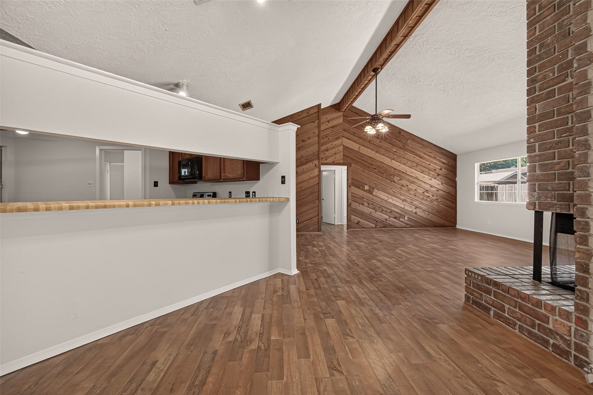 10135 Shell Rock Road, La Porte, TX 77571