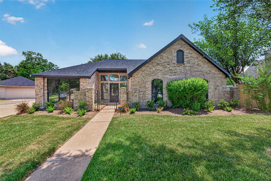 Property photo for 15103 Plaza Libre Drive, Houston, TX