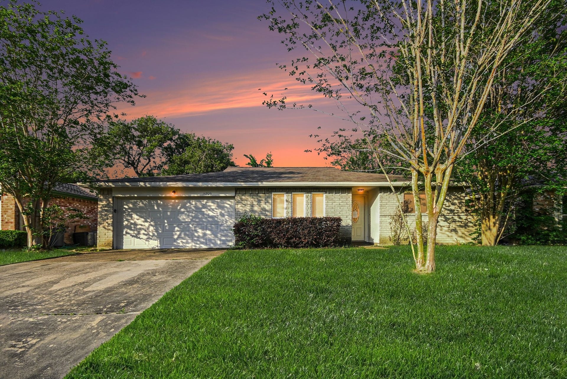 16923 Blackhawk Boulevard, Friendswood, TX 77546 16923 Blackhawk Boulevard, Friendswood, TX 77546