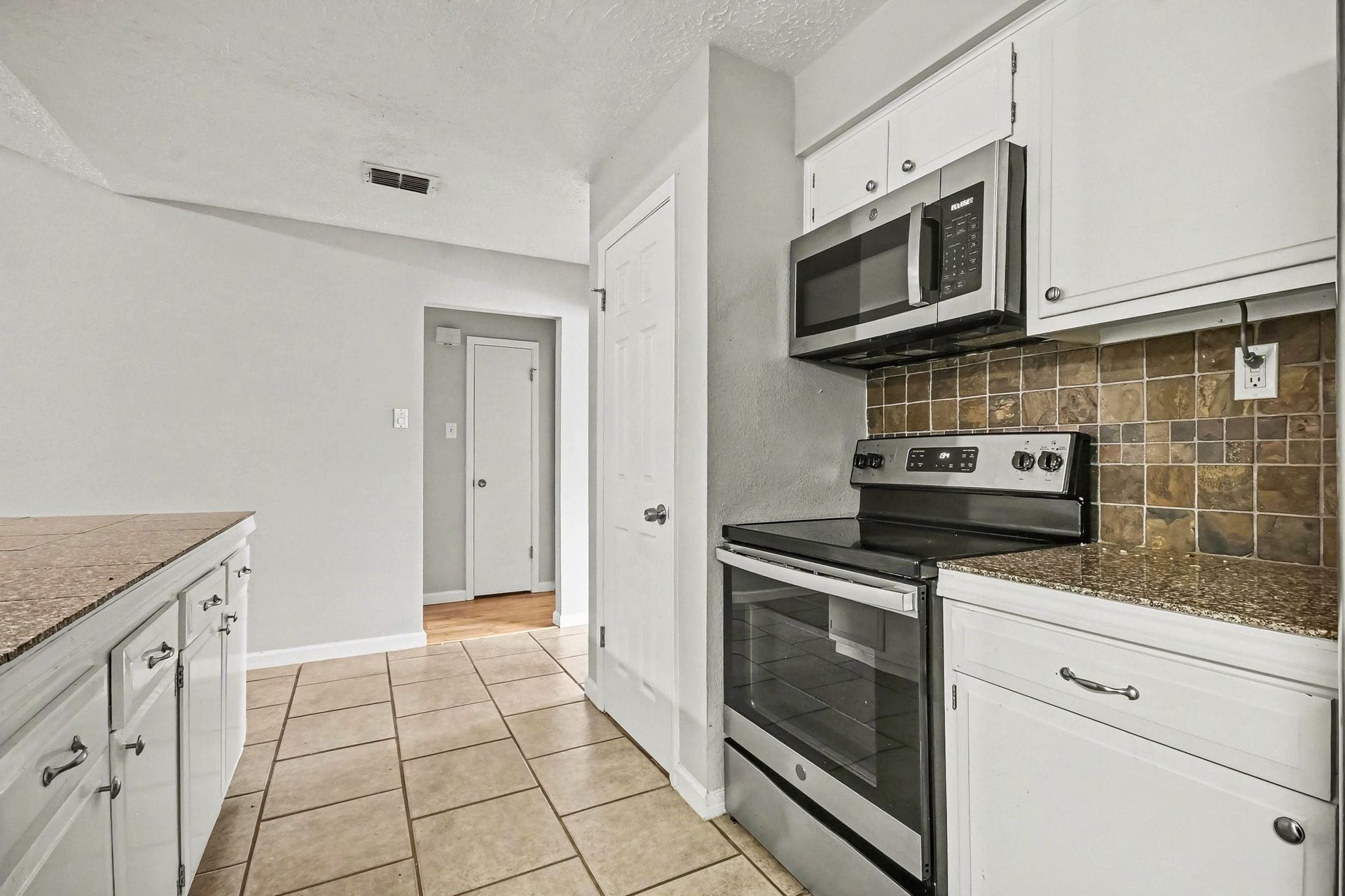 16923 Blackhawk Boulevard, Friendswood, TX 77546 16923 Blackhawk Boulevard, Friendswood, TX 77546