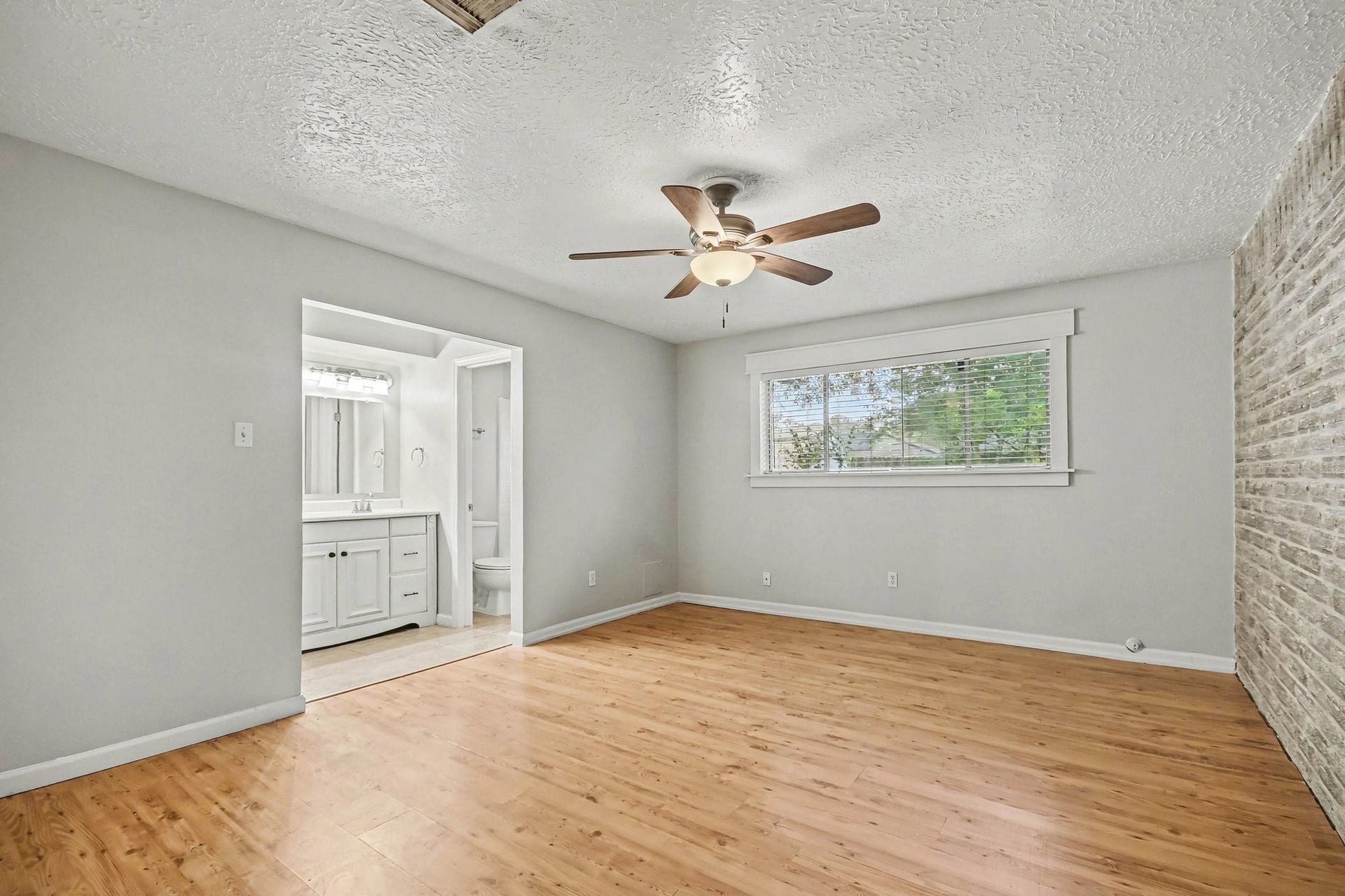 16923 Blackhawk Boulevard, Friendswood, TX 77546 16923 Blackhawk Boulevard, Friendswood, TX 77546