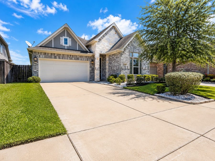 Property photo for 2414 Manor Valley Lane, Missouri City, TX