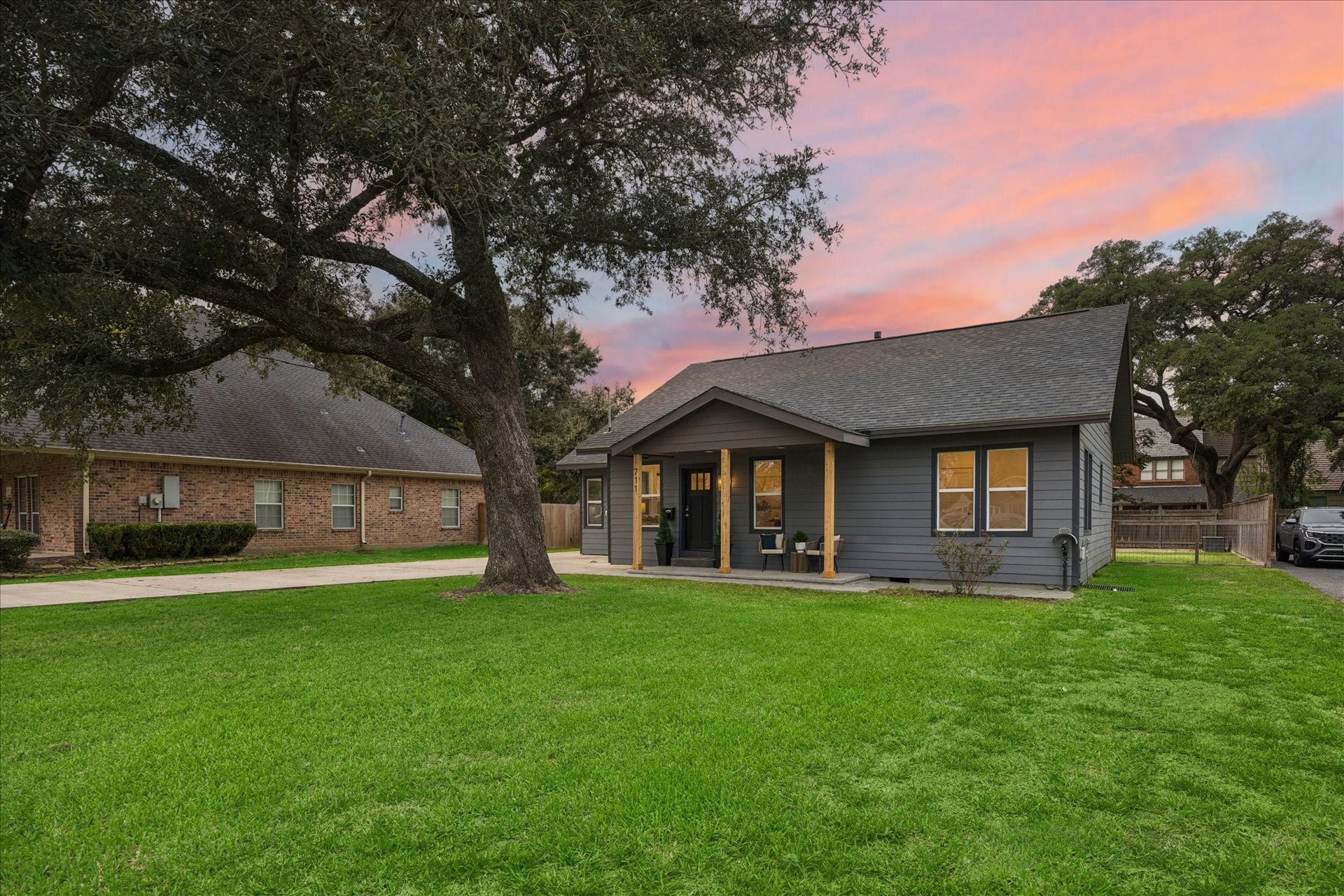 711 4th Street, Sealy, TX 77474 Welcome Home!