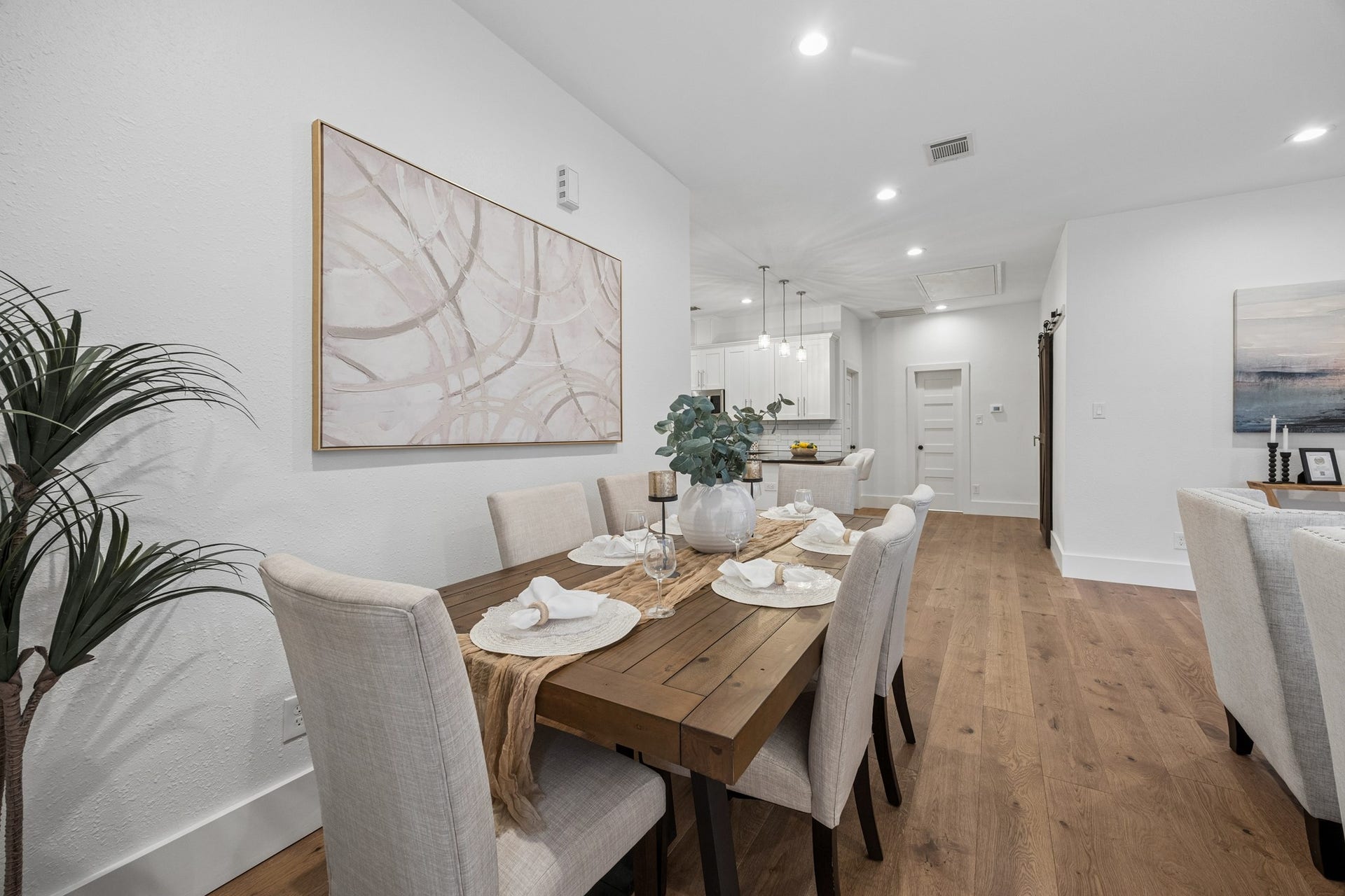711 4th Street, Sealy, TX 77474 Bright and open dining room area.