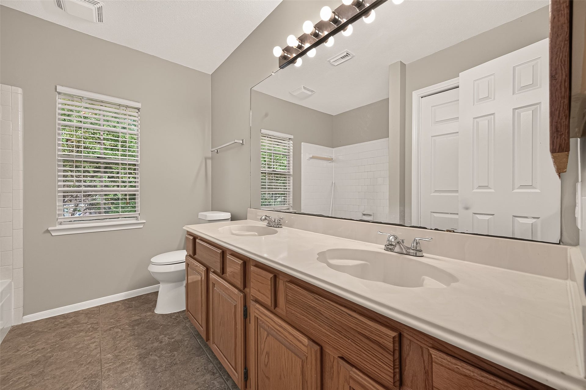 7410 Magnolia Shadows Lane, Houston, TX 77095 Secondary Bathroom