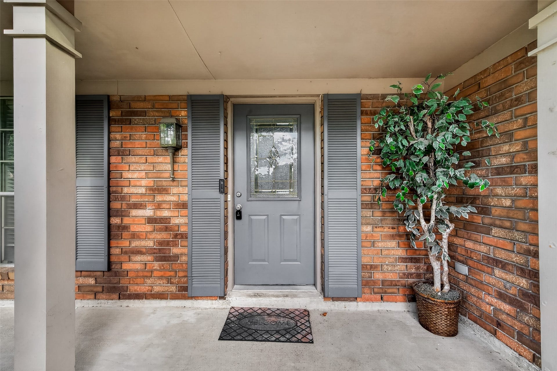 7410 Magnolia Shadows Lane, Houston, TX 77095 Front Porch