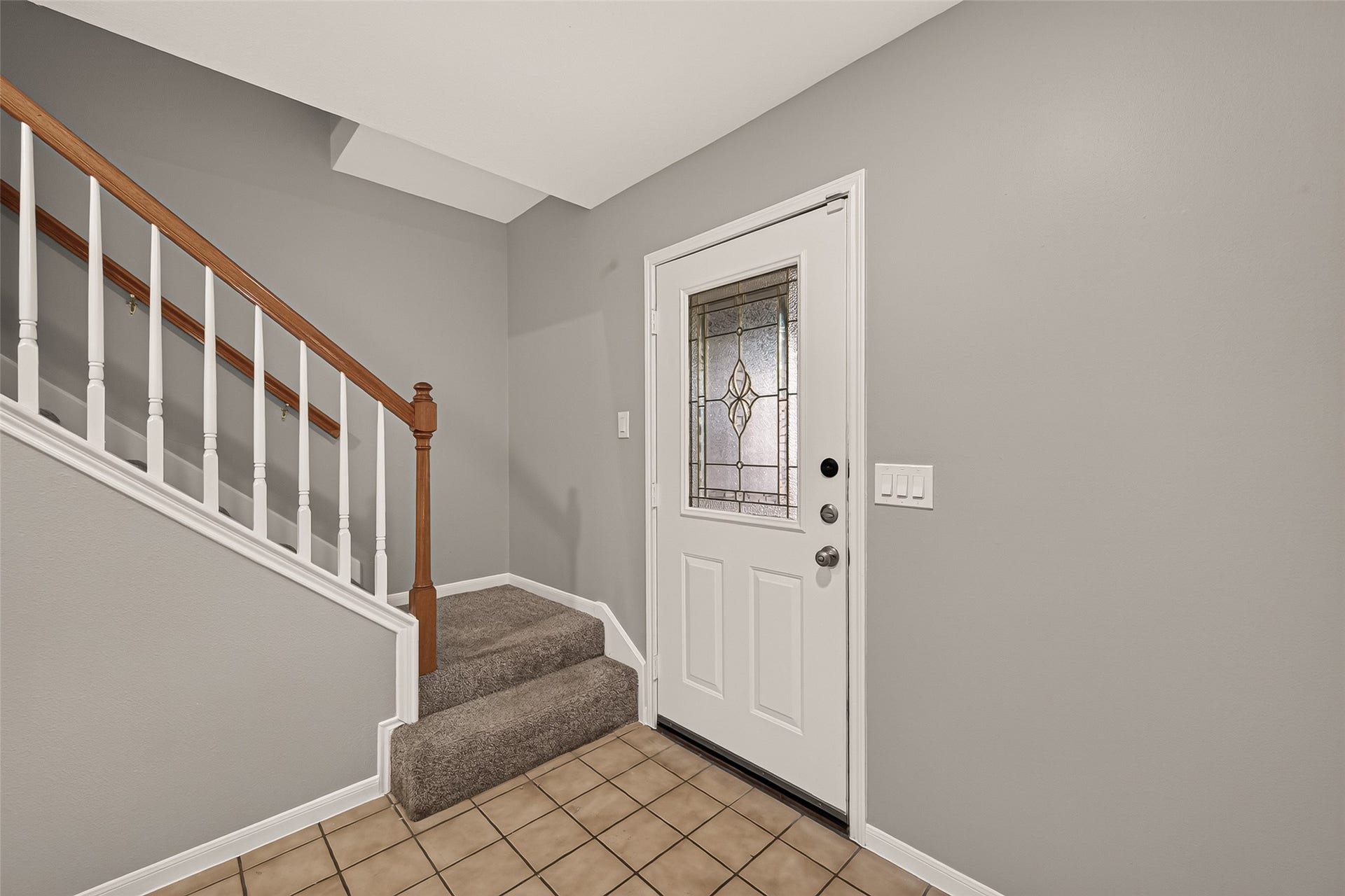 7410 Magnolia Shadows Lane, Houston, TX 77095 Welcoming Hallway at the entrance