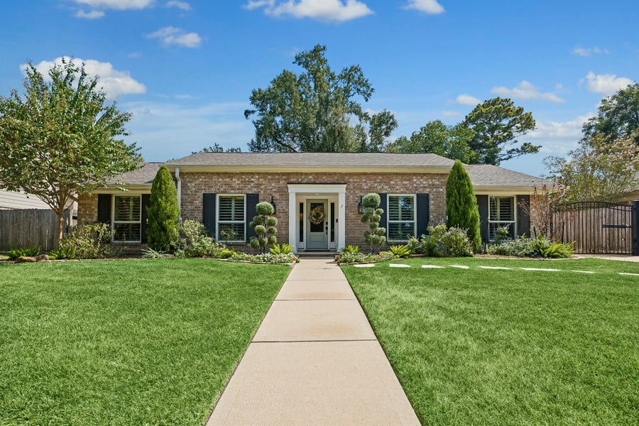 Property photo for 1507 Ashford Hollow Lane, Houston, TX