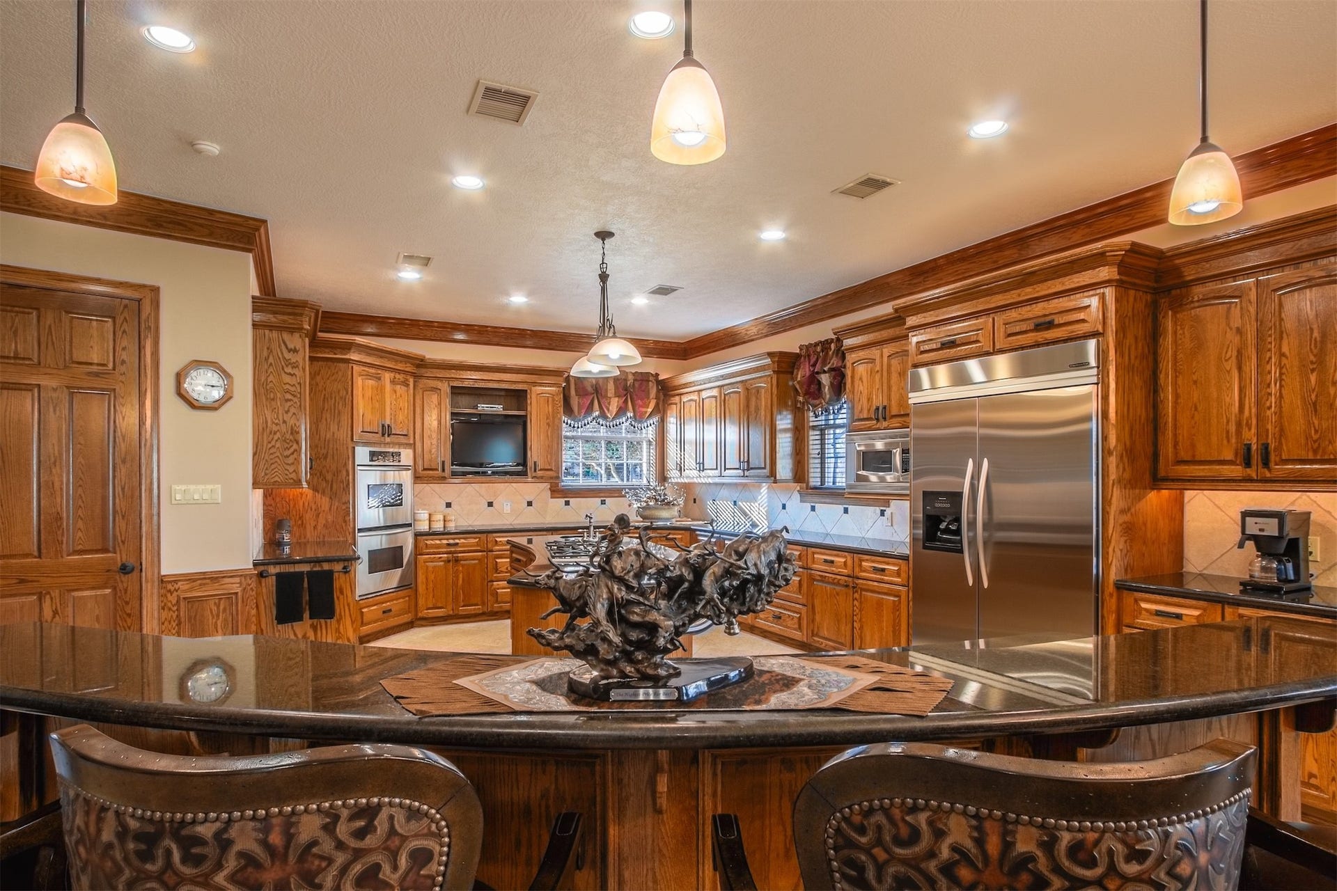 3150 Holmes Road Road, Richmond, TX 77406 Charming dining seamlessly connected to the kitchen.