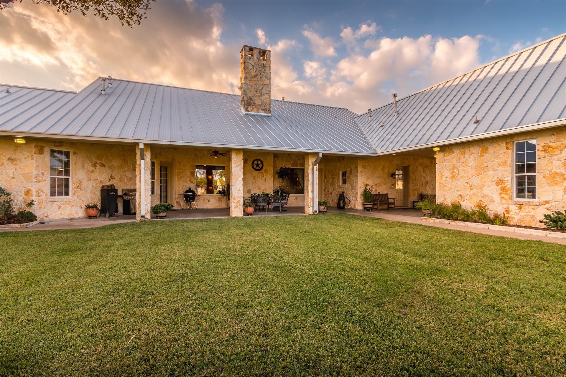 3150 Holmes Road Road, Richmond, TX 77406 Spacious covered back patio perfect for outdoor relaxation and entertaining.
