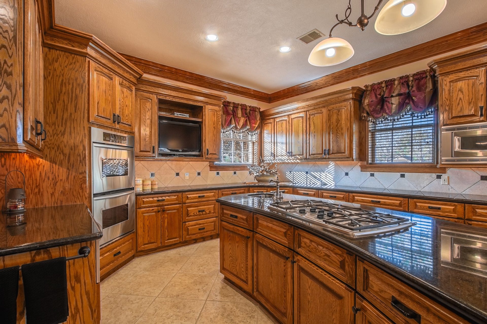 3150 Holmes Road Road, Richmond, TX 77406 Spacious kitchen with dual islands, perfect for entertaining and culinary creativity.