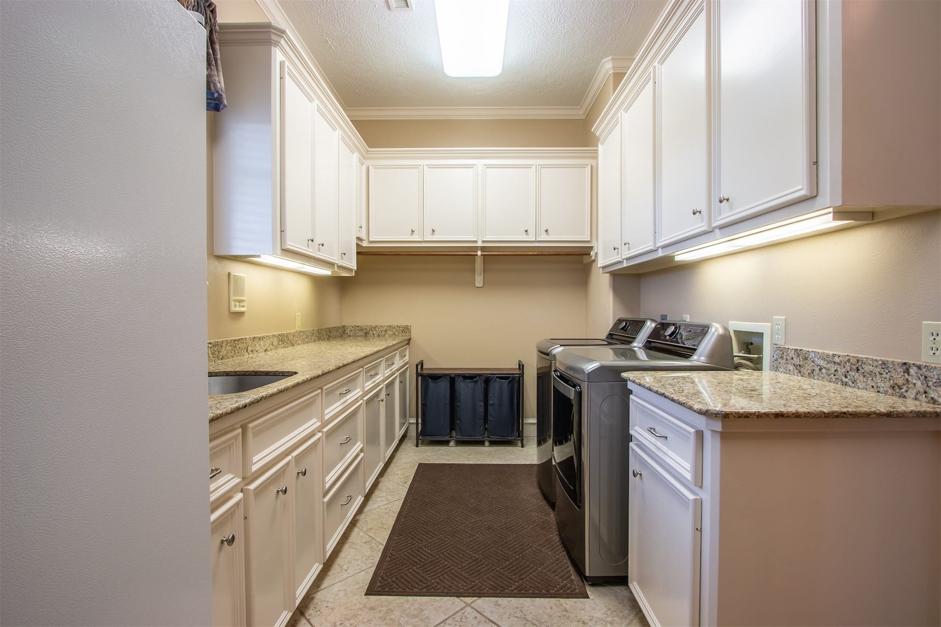 3150 Holmes Road Road, Richmond, TX 77406 Spacious and efficient laundry room with ample cabinetry, sleek countertops, and modern appliances.
