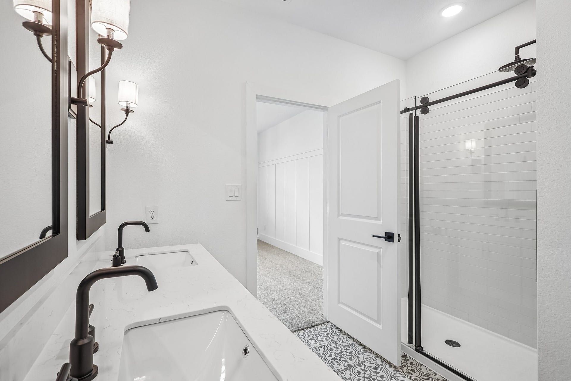 567 Day Station Drive, Dayton, TX 77535 Serene primary bath