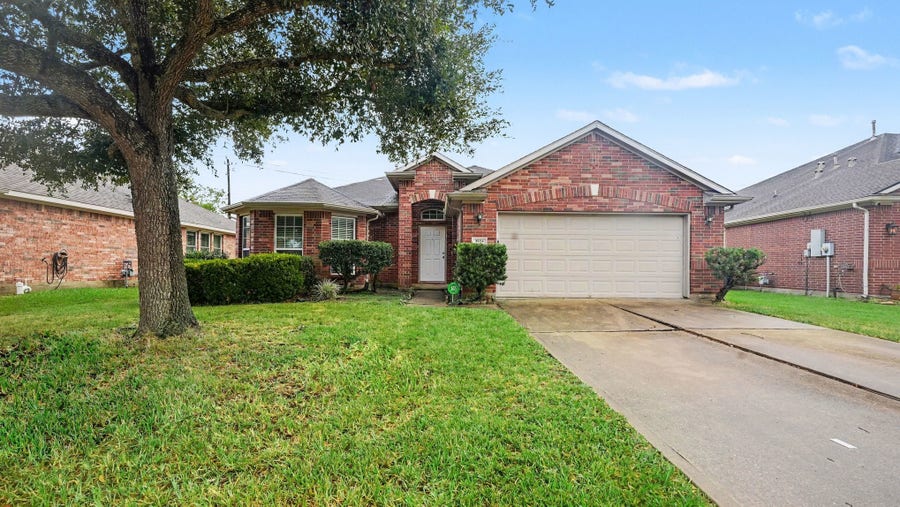 Property photo for 3034 Ripple Bend Court, Pearland, TX