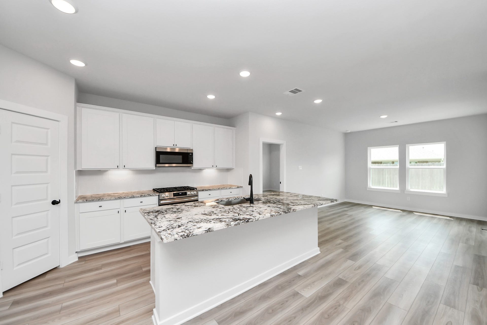71 Leon Way, Dayton, TX 77535