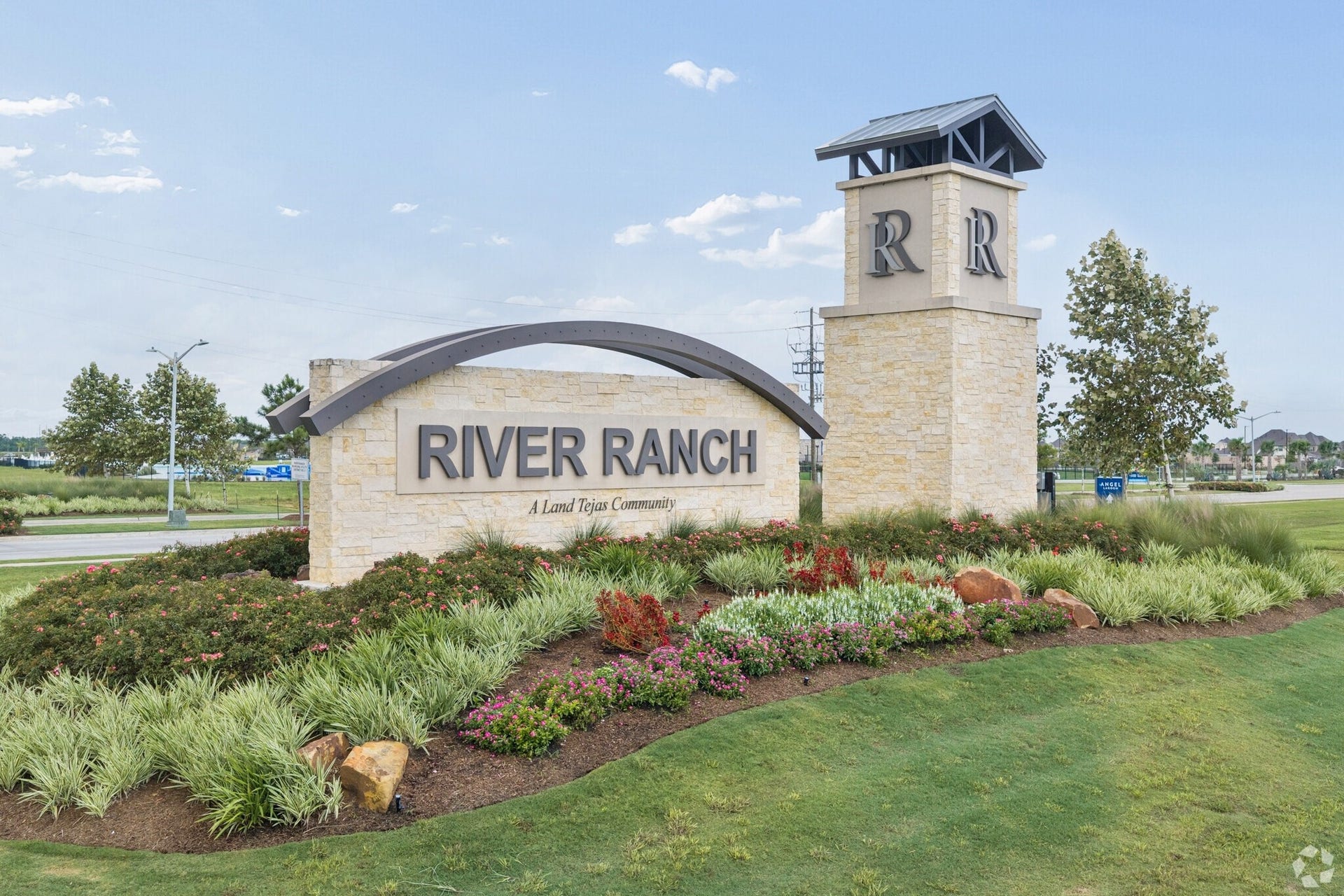 71 Leon Way, Dayton, TX 77535