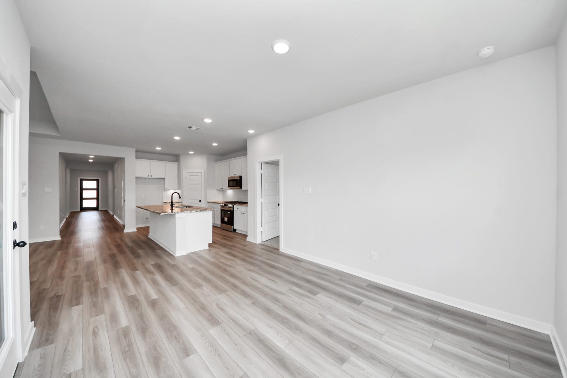 71 Leon Way, Dayton, TX 77535