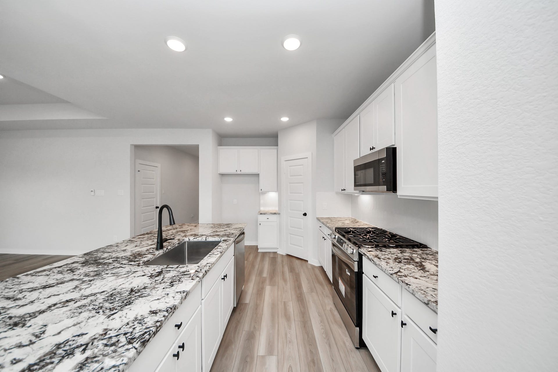 71 Leon Way, Dayton, TX 77535