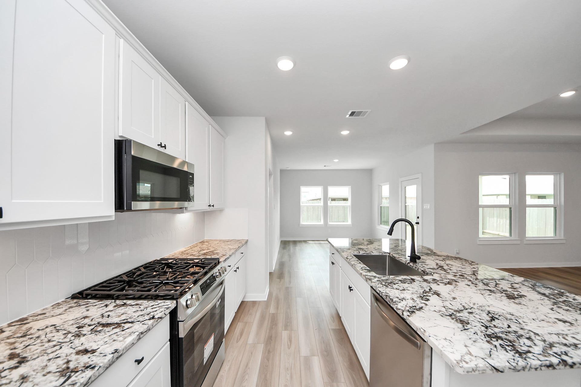 71 Leon Way, Dayton, TX 77535