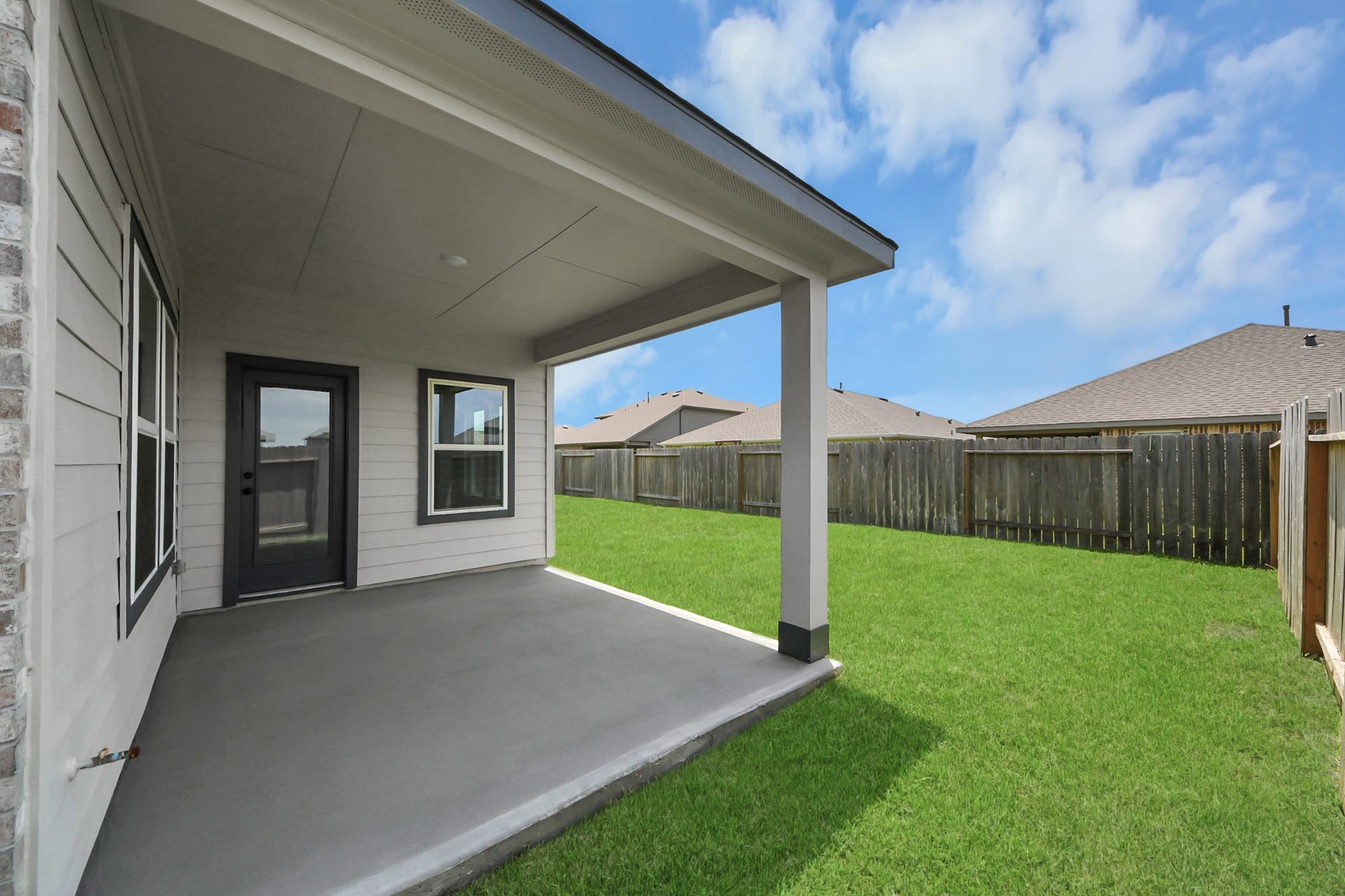 71 Leon Way, Dayton, TX 77535