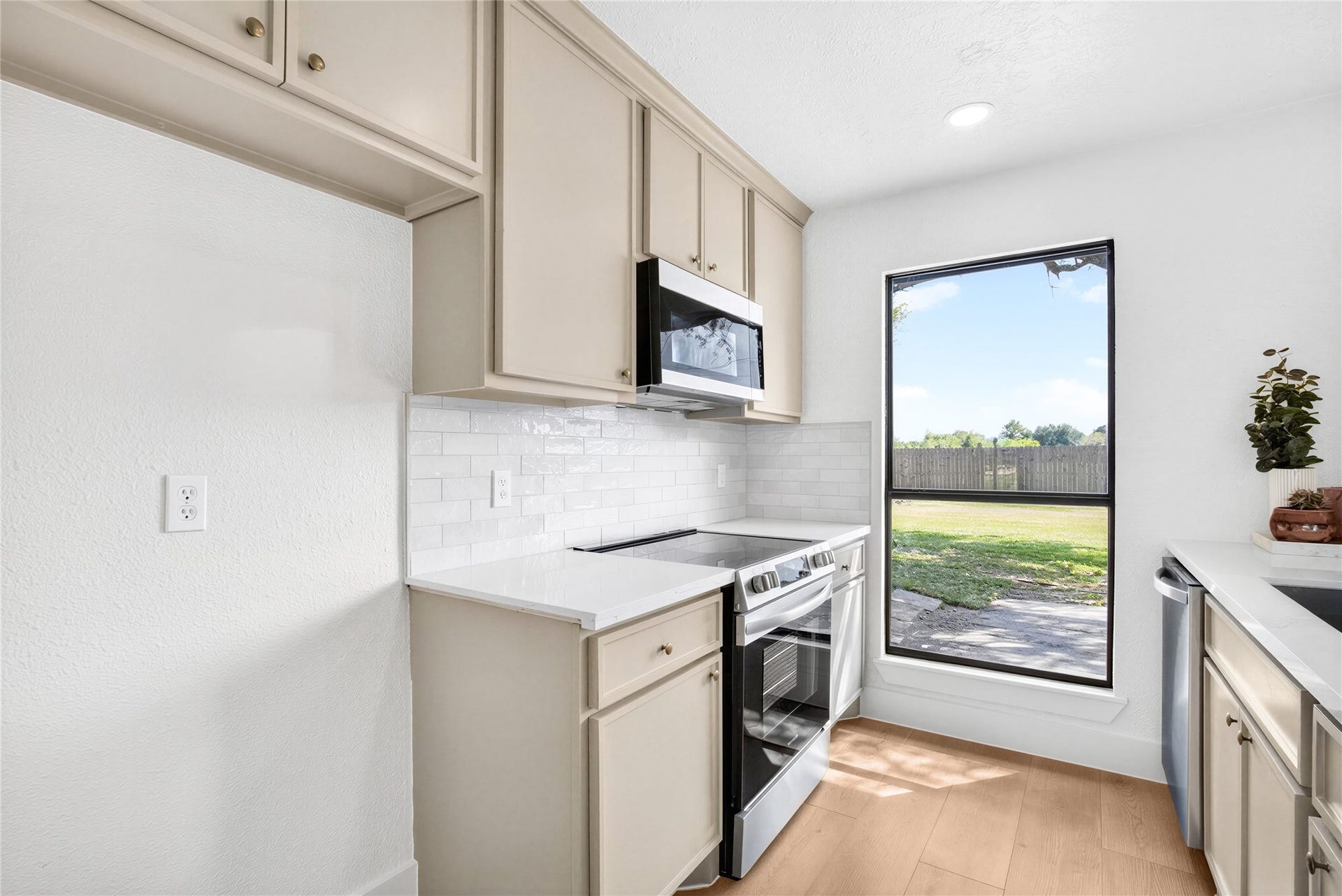 2501 Ironclad Drive, League City, TX 77573 2501 Ironclad Drive, League City, TX 77573