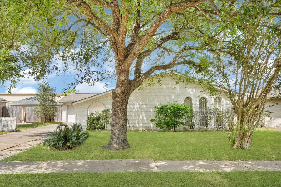 Property photo for 12326 South Drive, Houston, TX