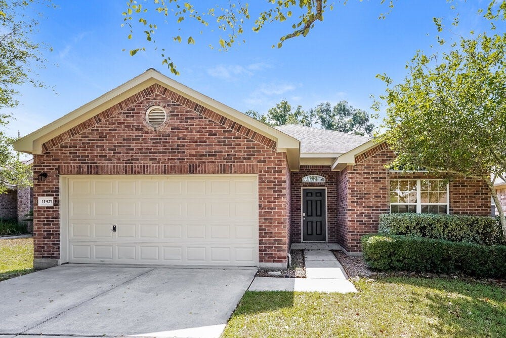 11927 Belle Court, Pinehurst, TX 77362 11927 Belle Court, Pinehurst, TX 77362