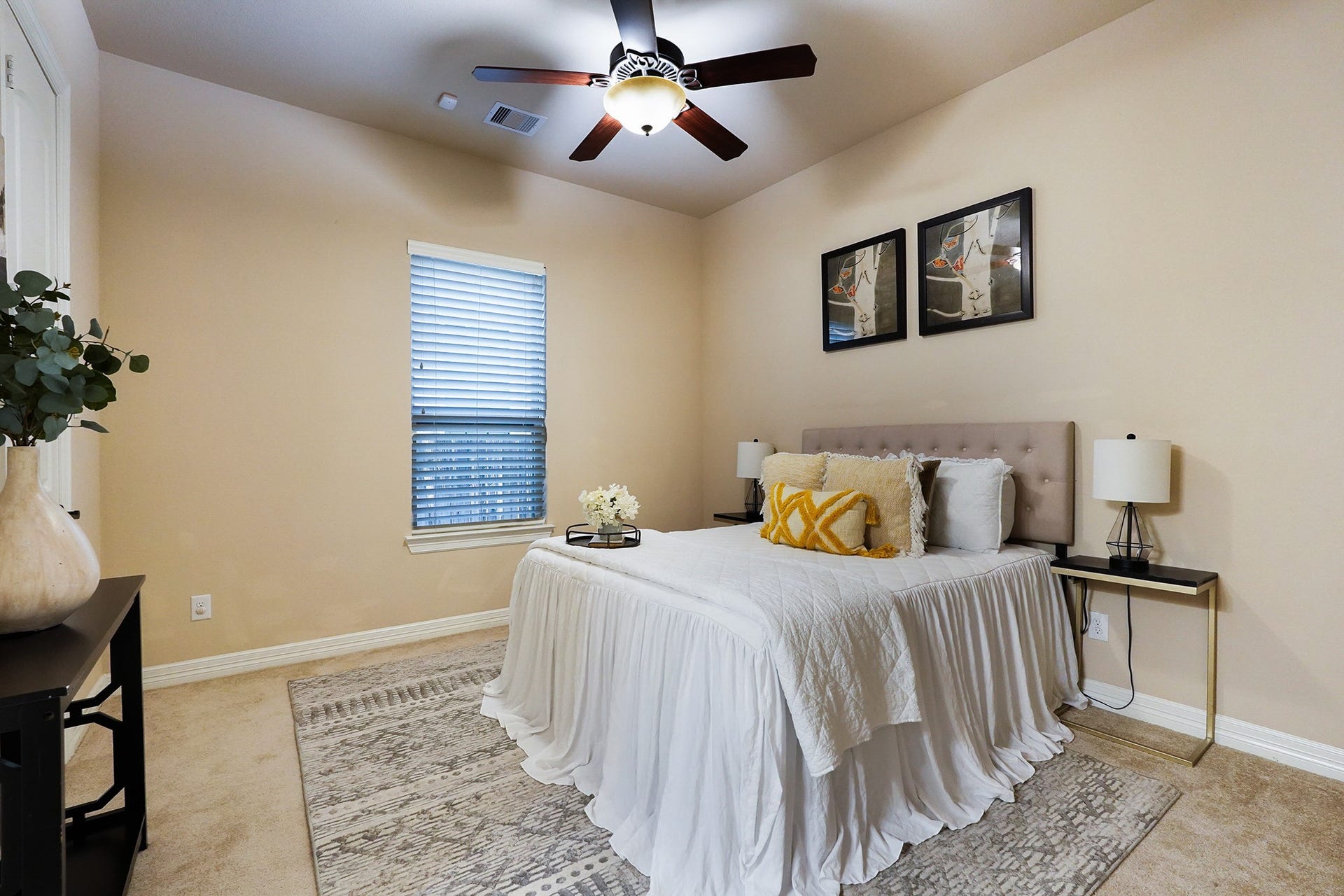 3102 Barrons Way, Sugar Land, TX 77479 FIRST Flr-2nd bedroom down: This cozy bedroom features neutral walls, a ceiling fan, and ample natural light from a single window.